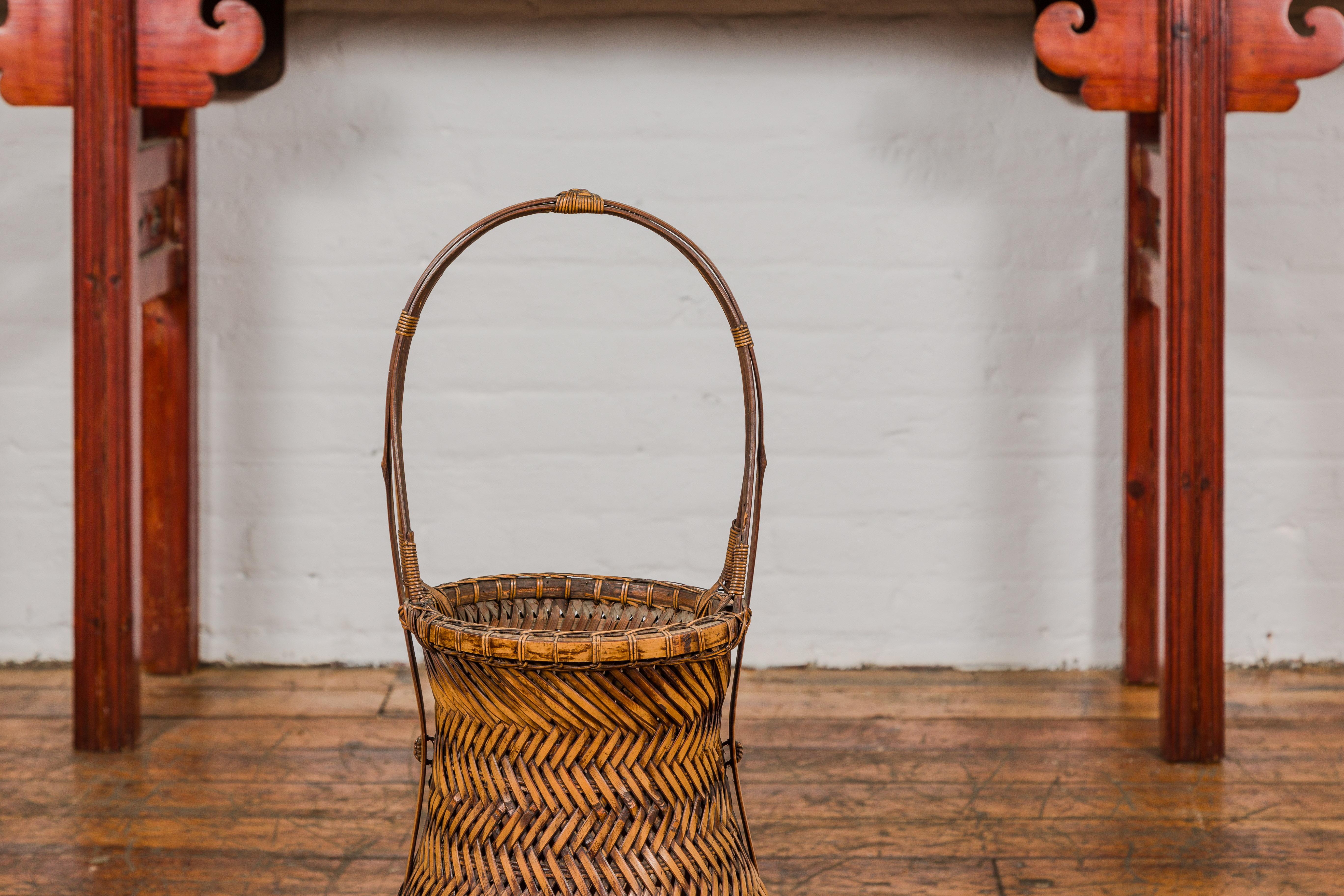Antique Japanese Woven Bamboo Ikebana Basket with Large Handle, circa 1900 For Sale 1