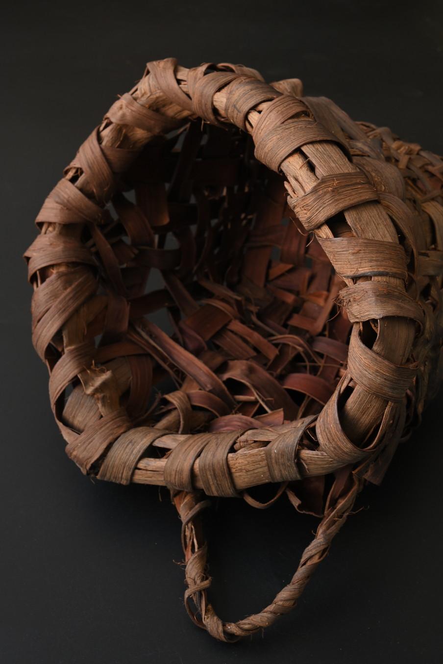 Antique Japanese woven wall hanging basket/20th century/Wabi-sabi vase For Sale 5