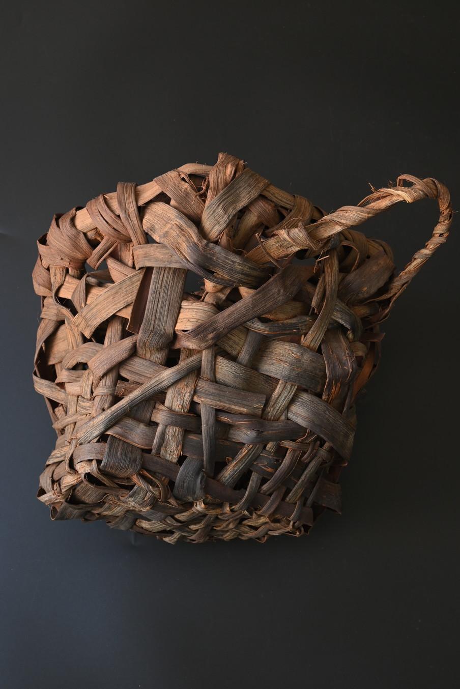 Antique Japanese woven wall hanging basket/20th century/Wabi-sabi vase For Sale 7