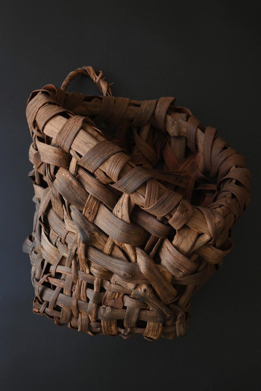 Antique Japanese woven wall hanging basket/20th century/Wabi-sabi vase For Sale 2