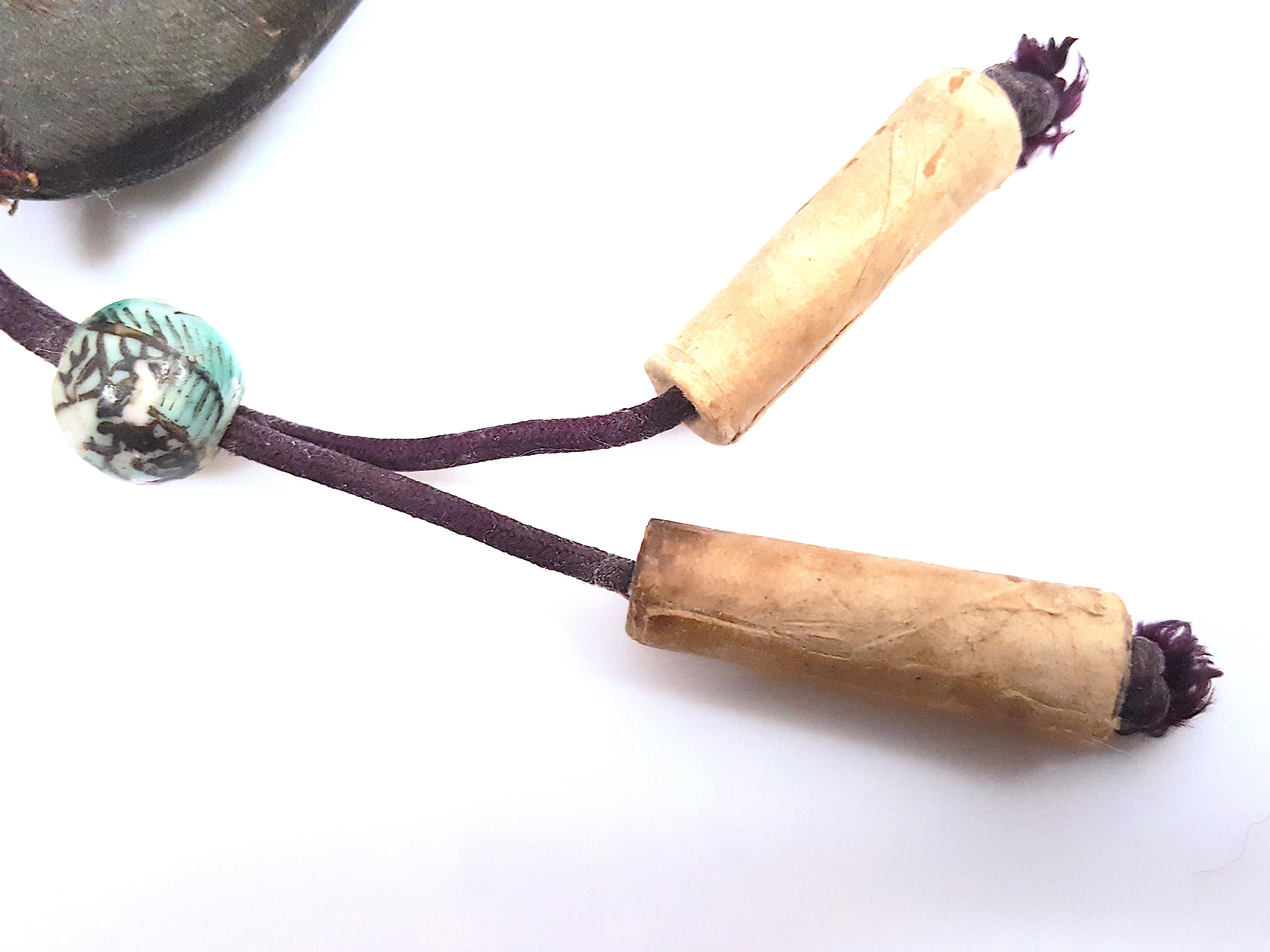 Antike japanische gewebte, bemalte Keramik-Ojimes-Perlenstickerei Inro im Angebot 7