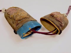 Antiquités japonaises tissées et peintes sur soieCéramiqueOjimes broderie perlée Inro