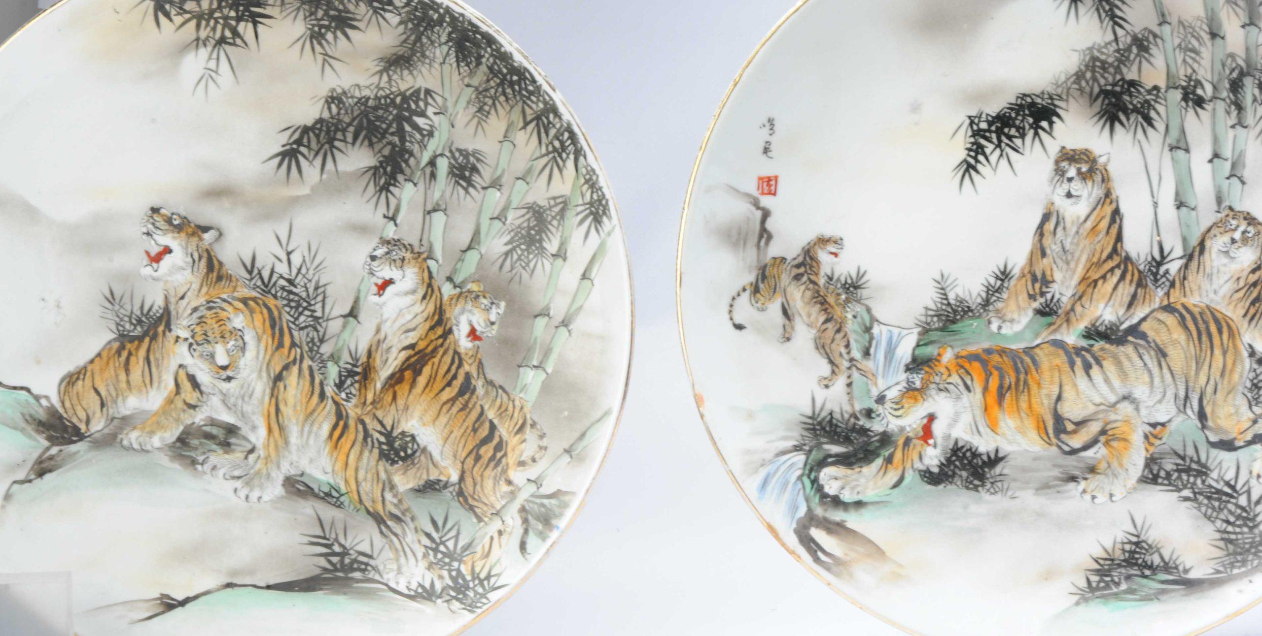Very lovely pair of pieces with a nicely painted scene of tigers in a rocky bamboo landscape. Yamatoku Arita from Ca 1910-1930.

Marked at base and front.

Additional information:
Material: Porcelain & Pottery
Japanese Style: Arita
Region of Origin: