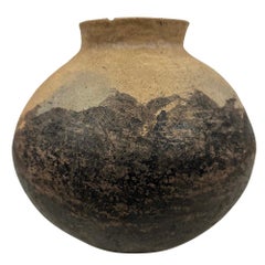 Ancienne poterie japonaise de l'époque Yayoi faite à la main en forme de pot