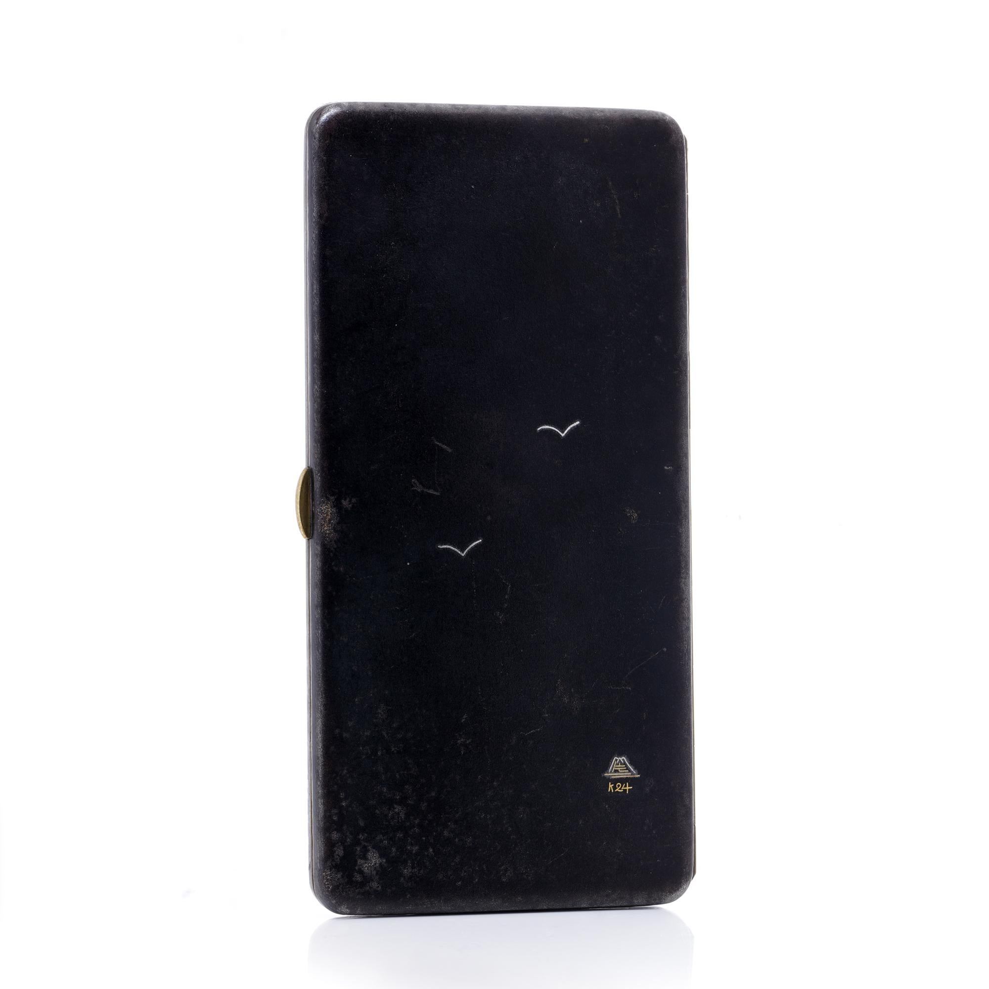 Japanese 19th century Komai 24kt. gold and silver Damascene cigarette case In Good Condition For Sale In Braintree, GB