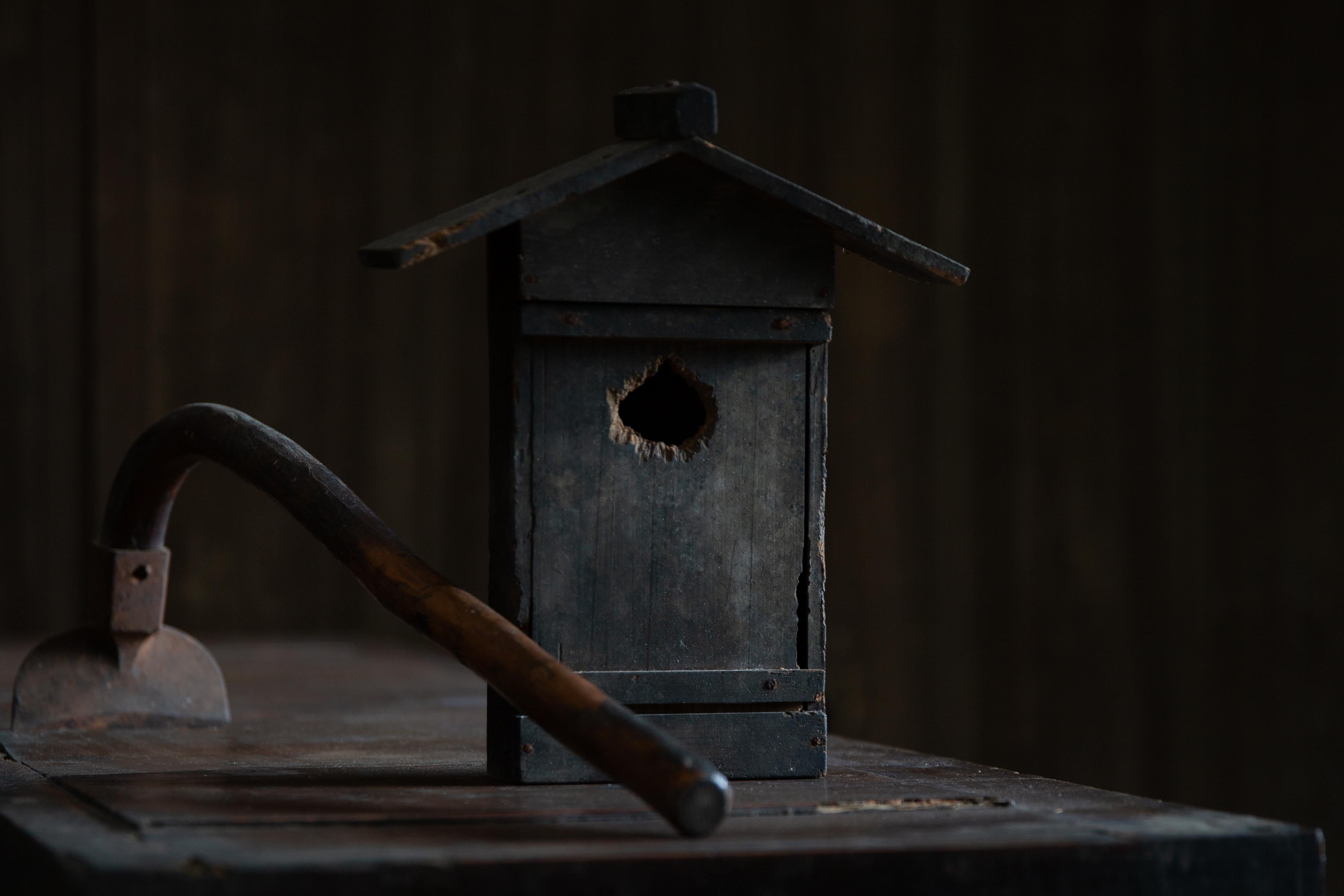 Primitif Mini sanctuaire japonais antique Zushi, porte-talisman shintoïste, décoration murale wabi sabi. en vente