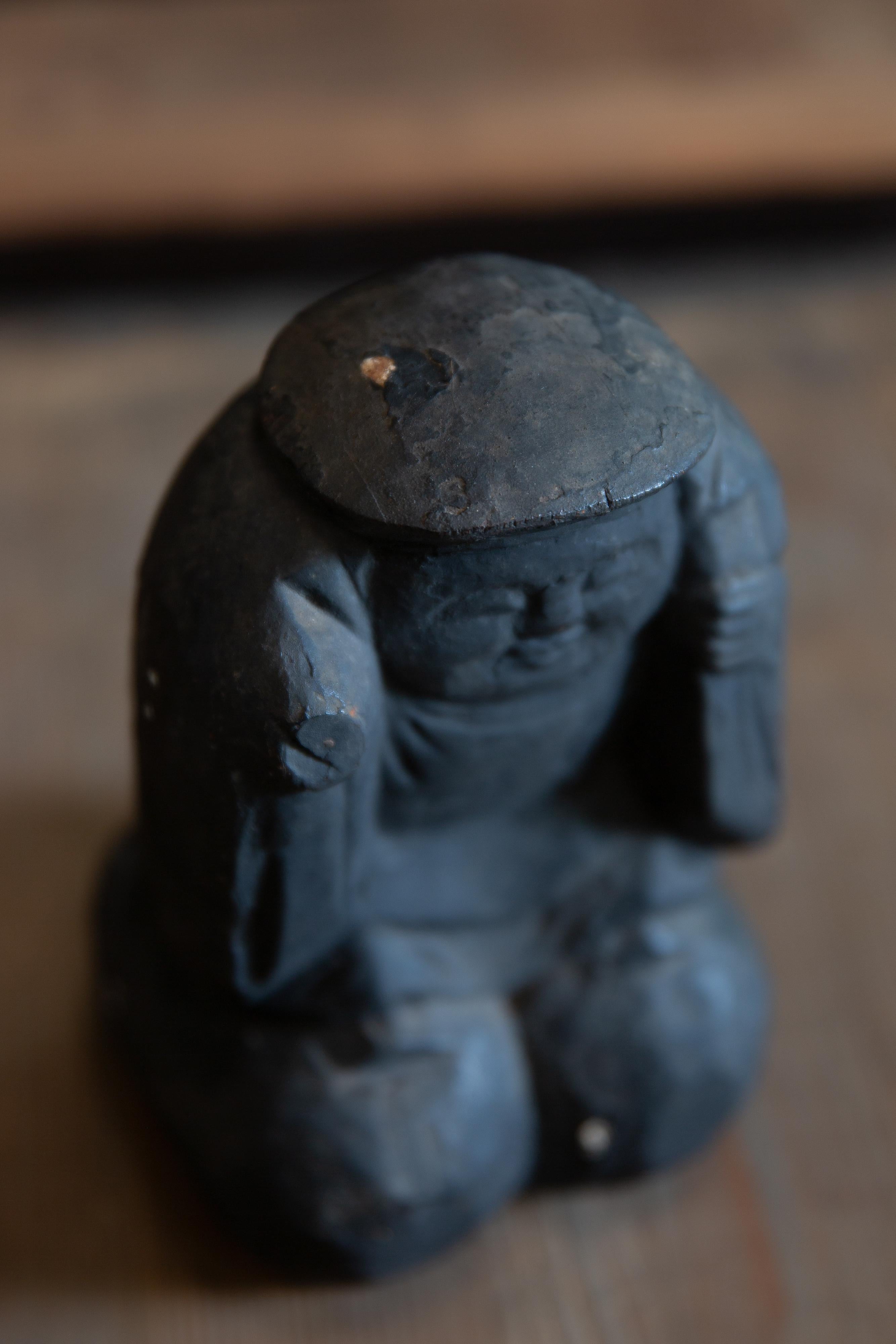 Antigüedades japonesas Zushi mini santuario w / Daikoku figuras de madera wabi sabi , mingei en venta 9