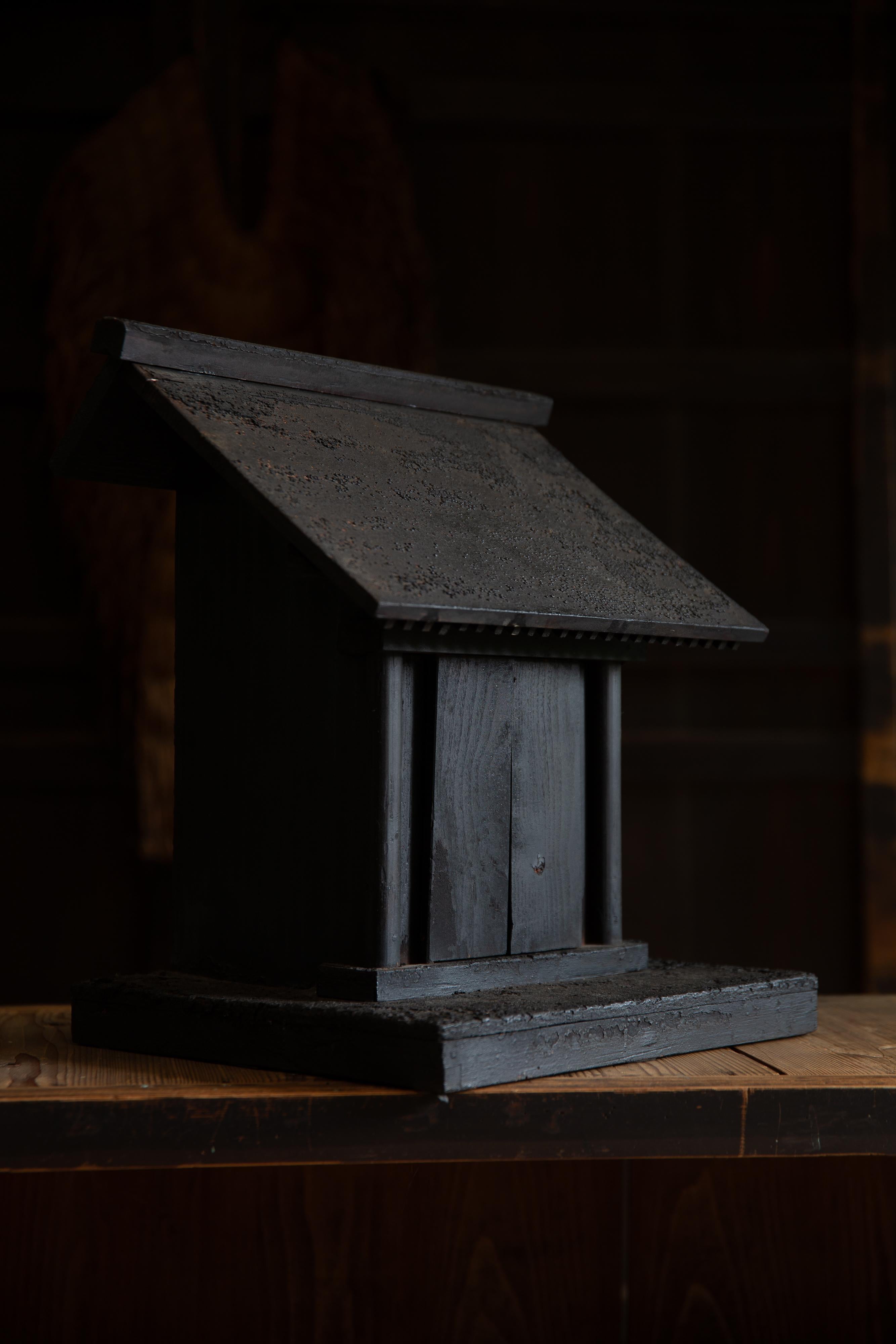 Antigüedades japonesas Zushi mini santuario w / Daikoku figuras de madera wabi sabi , mingei Tallado a mano en venta