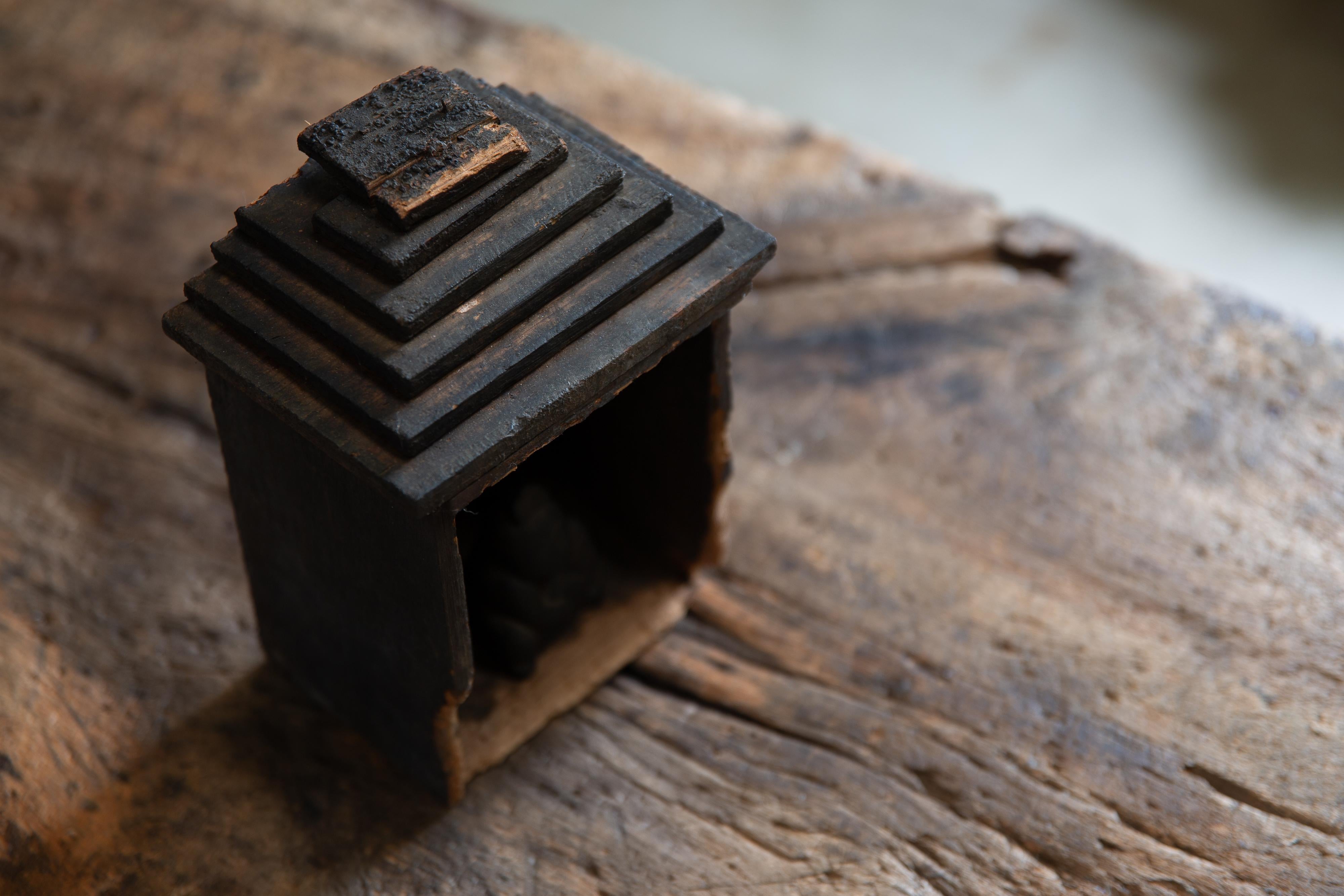Antico Zushi giapponese, santuario wabi sabi in miniatura con statuetta Ebisu mingei in vendita 4