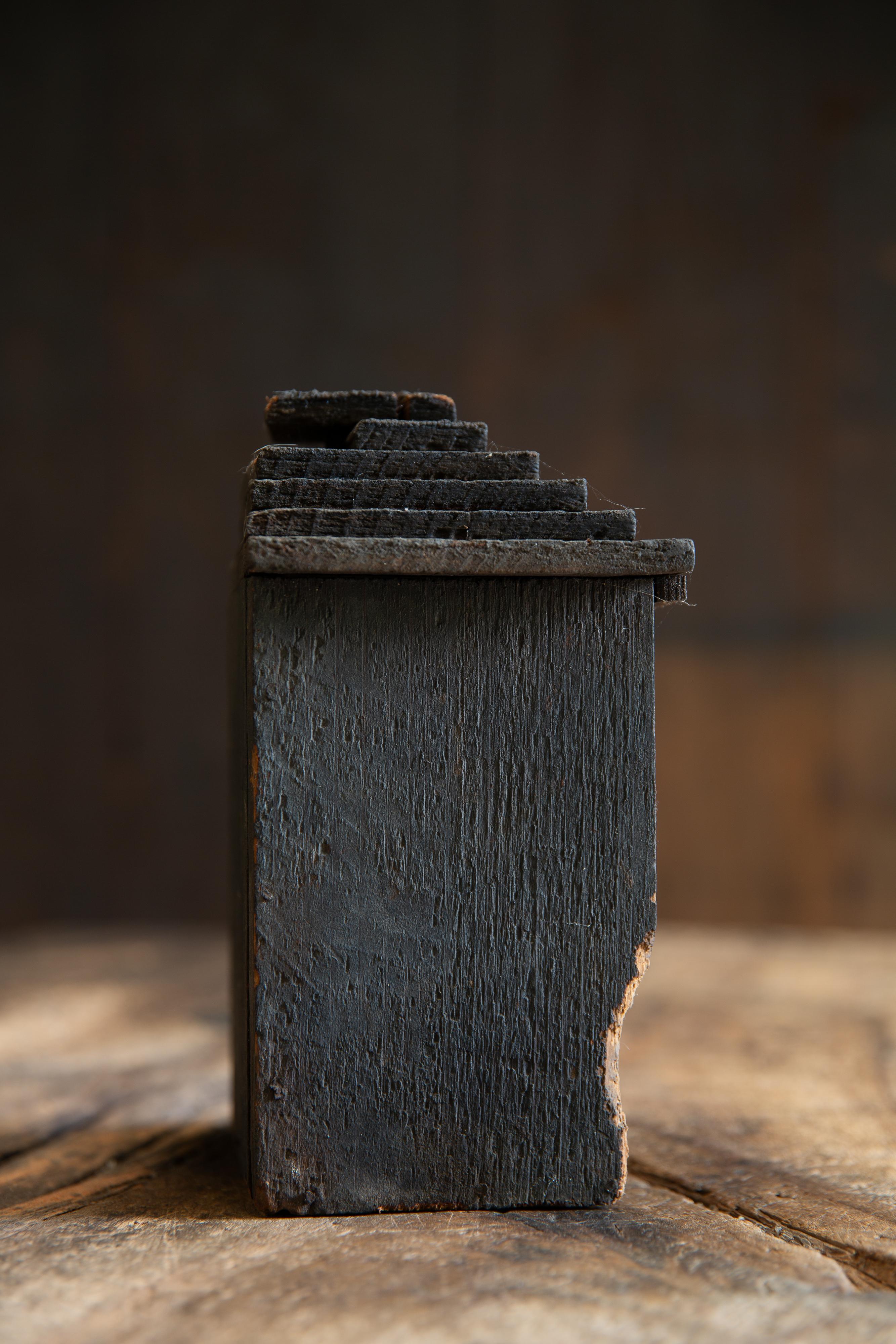 Antico Zushi giapponese, santuario wabi sabi in miniatura con statuetta Ebisu mingei in vendita 5