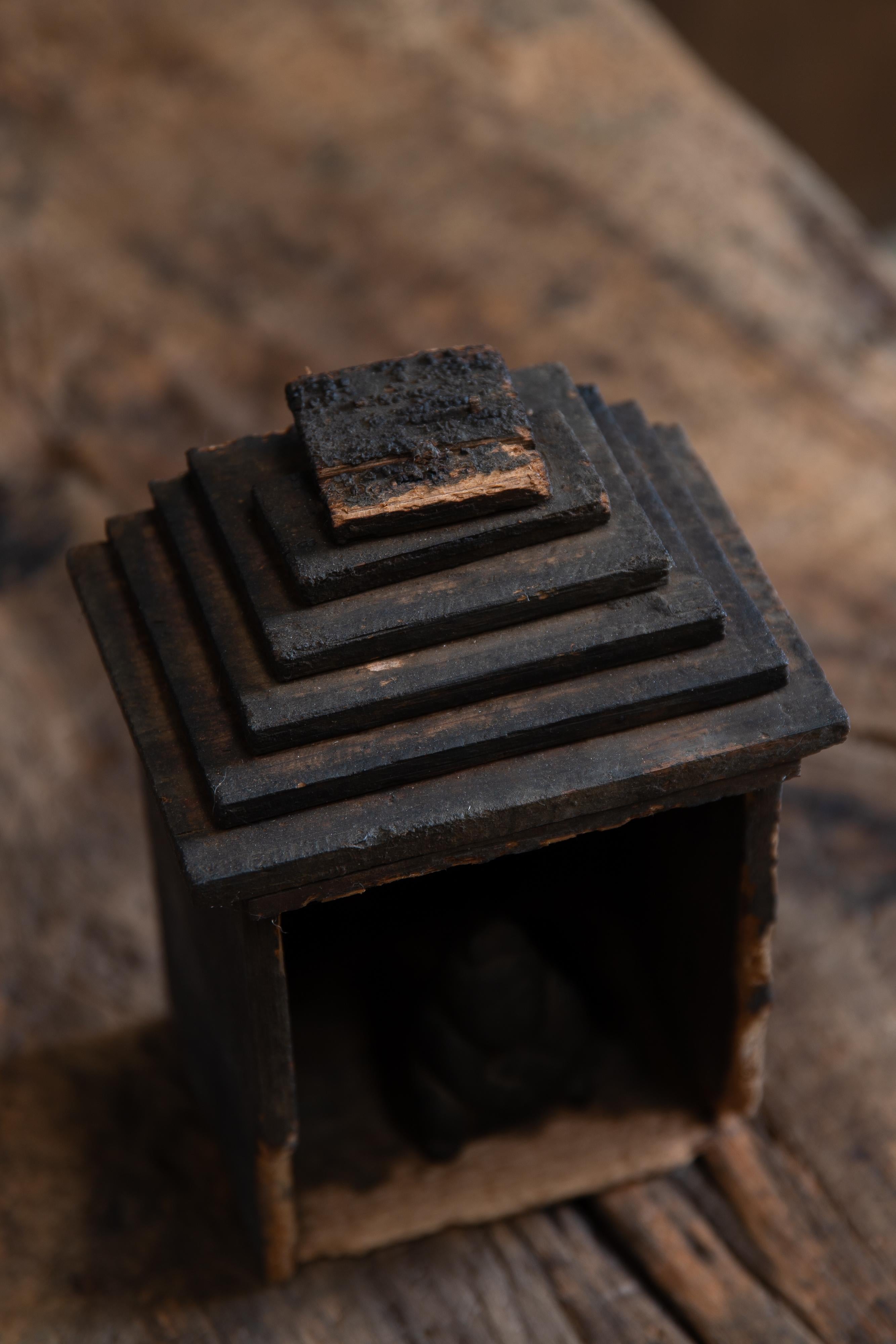 Antico Zushi giapponese, santuario wabi sabi in miniatura con statuetta Ebisu mingei in vendita 8