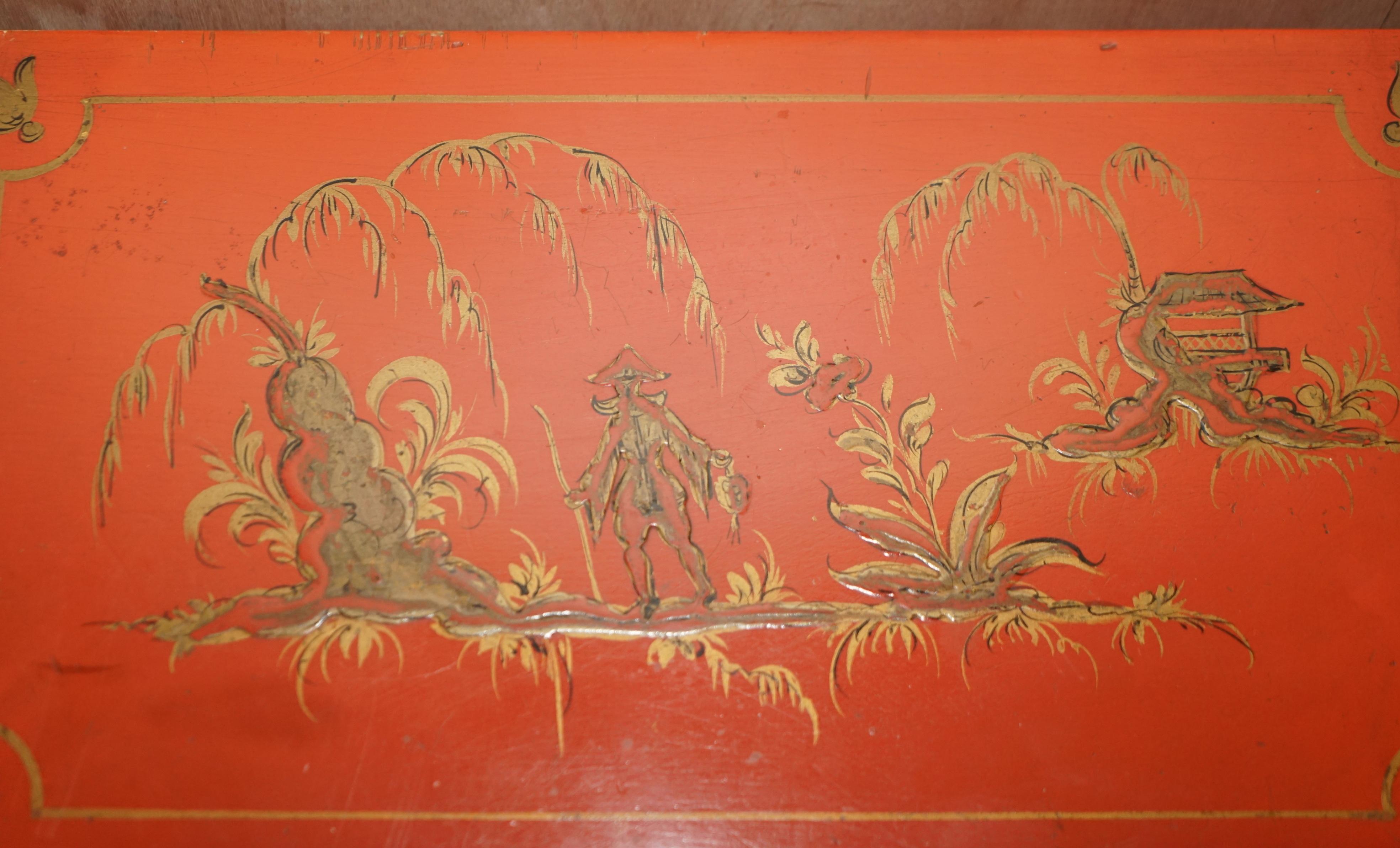 Antiker orientalischer Beistelltisch mit Japanlack auf Ständer, handbemalt und lackiert im Angebot 4