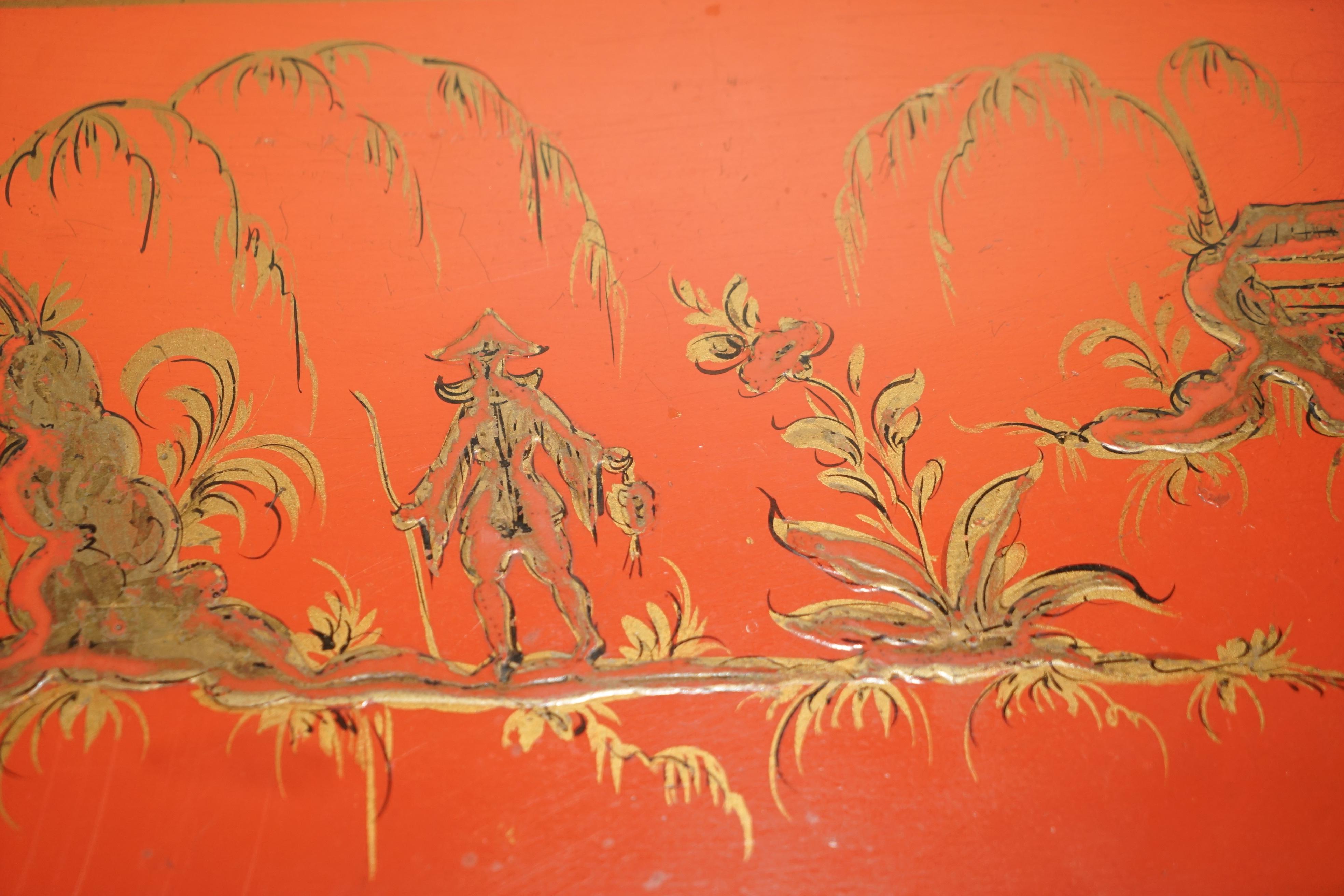 Antiker orientalischer Beistelltisch mit Japanlack auf Ständer, handbemalt und lackiert im Angebot 6