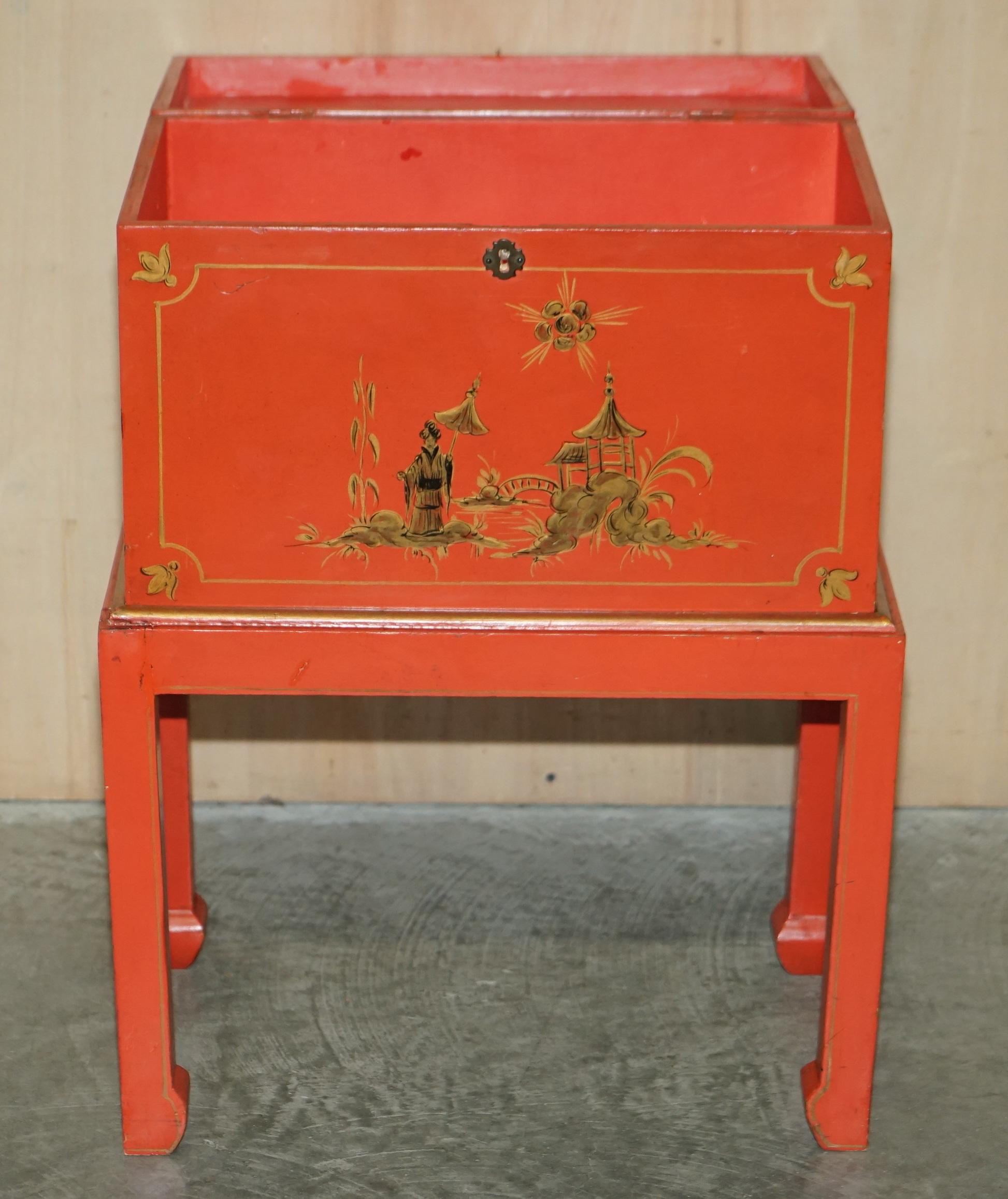 Antigua Mesa Auxiliar Oriental Japonizada Arcón sobre Pie Pintado a Mano y Lacado en venta 12