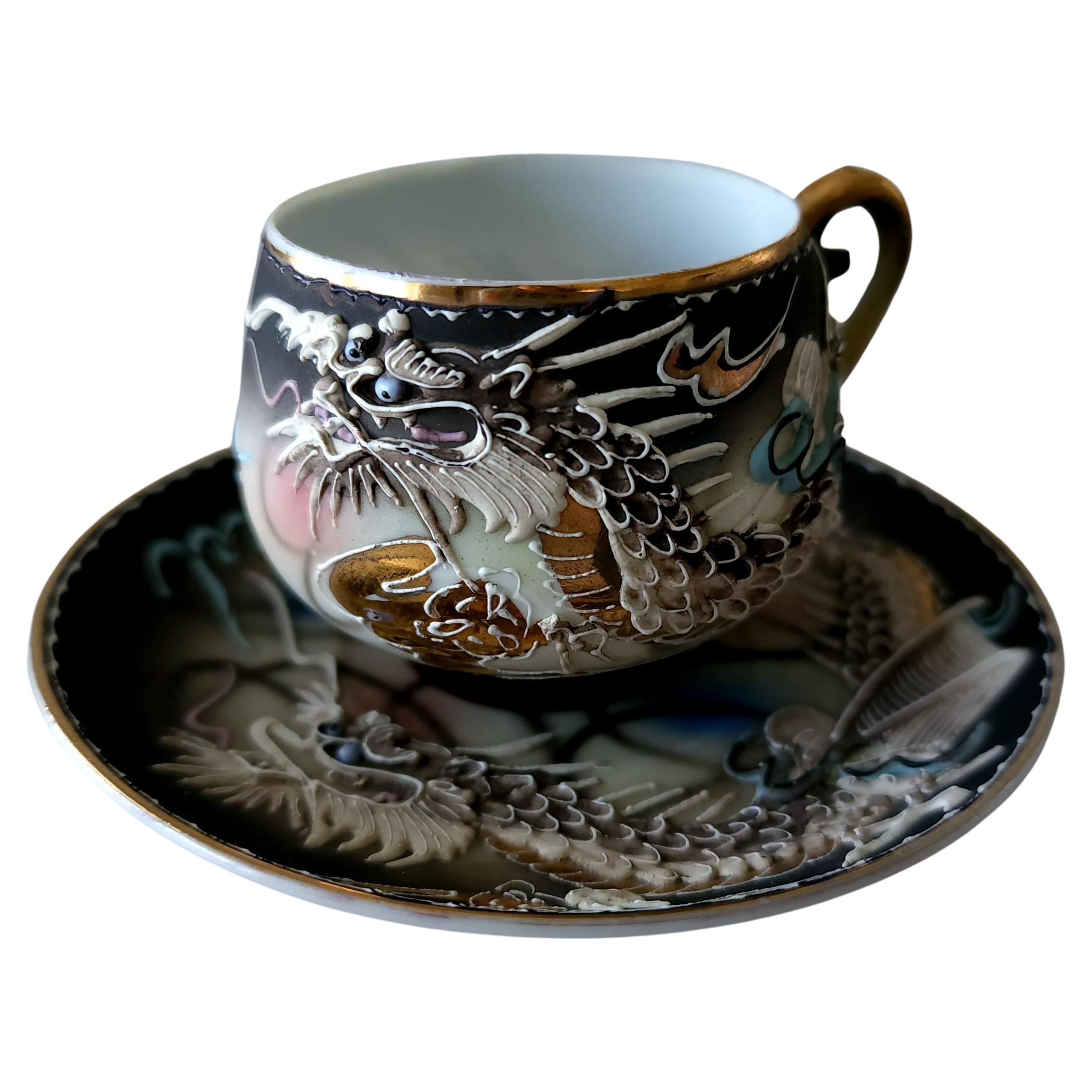 Ensemble de tasses et soucoupes en porcelaine japonaise antique Moriage