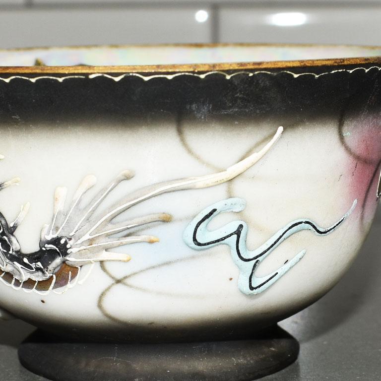 Antiker Japonisme Moriage-D Drachenware-Tasse in Schwarz, 1920er Jahre (Japonismus) im Angebot