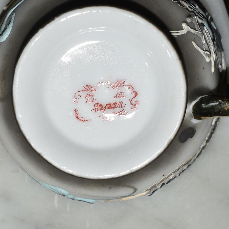Antiker Japonisme Moriage-D Drachenware-Tasse in Schwarz, 1920er Jahre (Japanisch) im Angebot