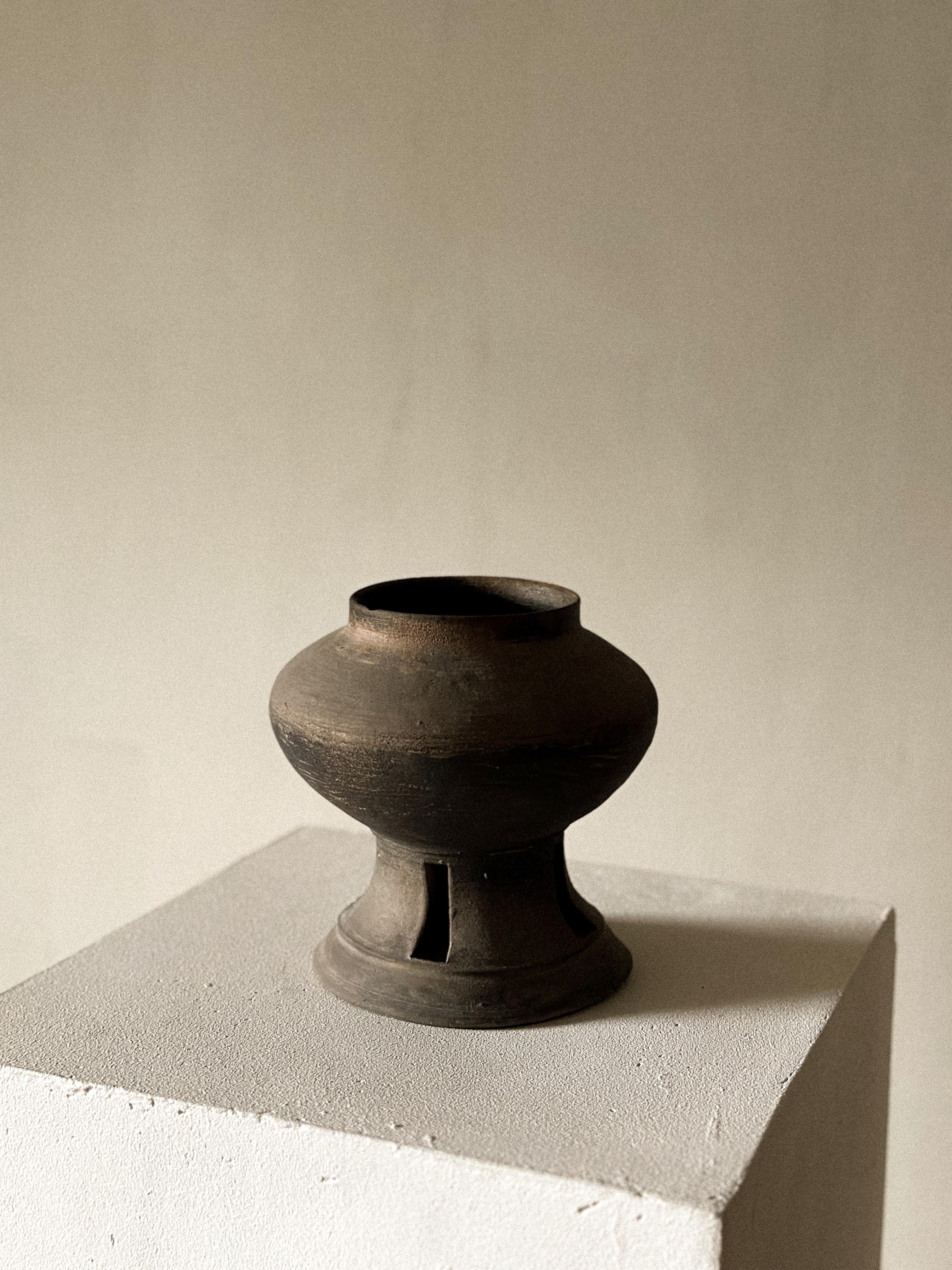 Korean Antique Jar, Korea. Silla period (57 BCE – 935 CE) For Sale