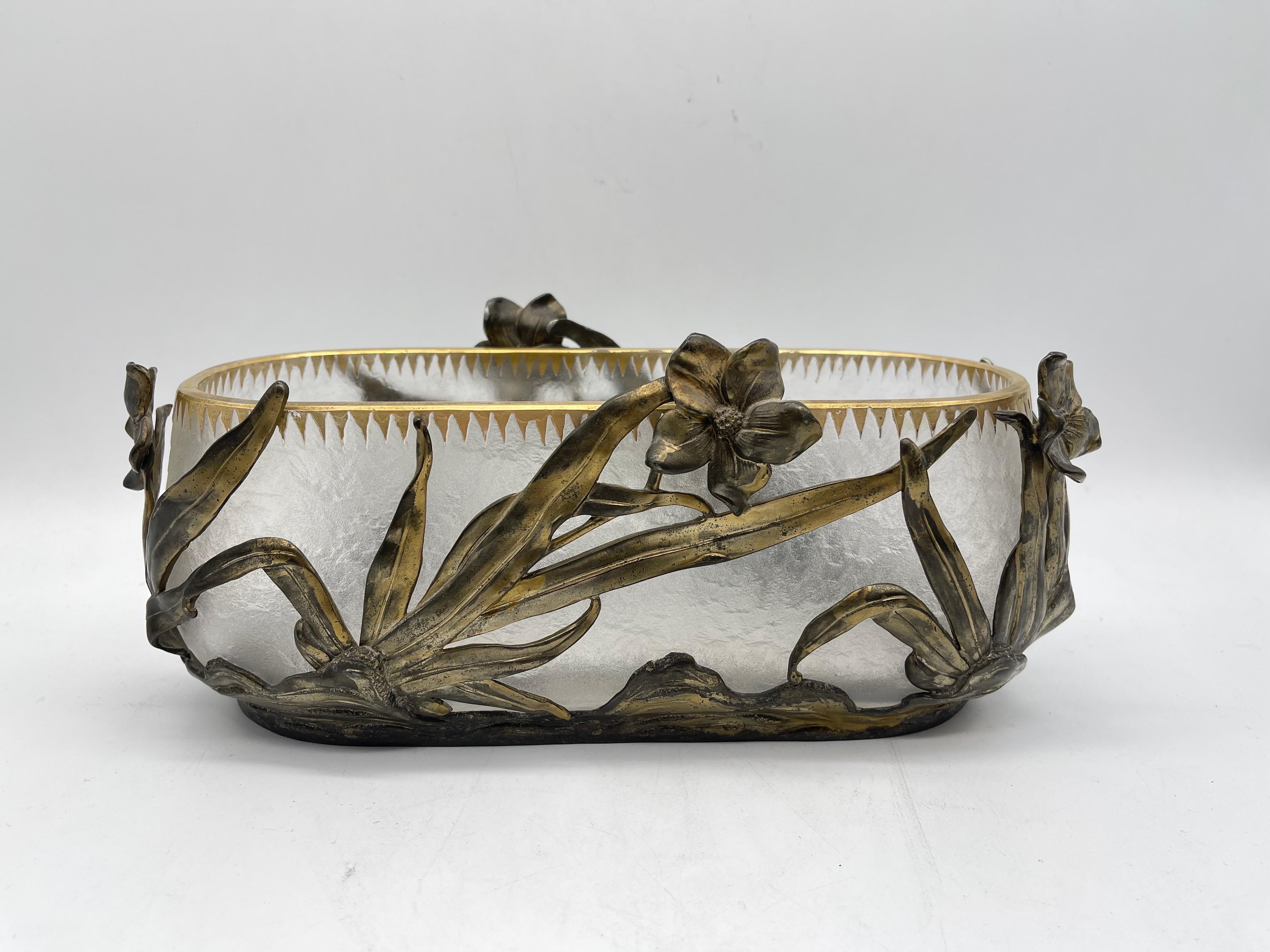Wonderful Antique Jardiniere / Planter with Glass insert
Legras - Art Nouveau 

Condition can be seen in pictures