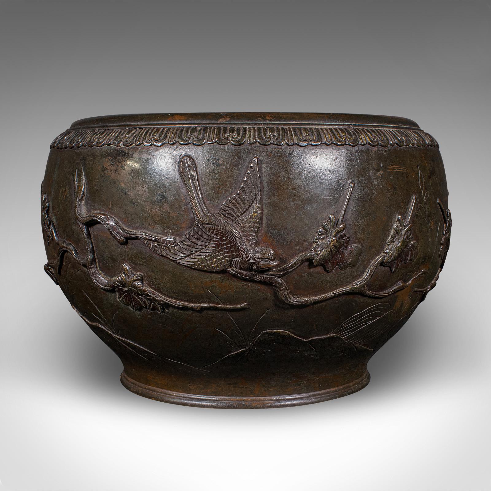 Japonais Bol jardinière japonais ancien, bronze, jardinière décorative, Edo, victorienne en vente