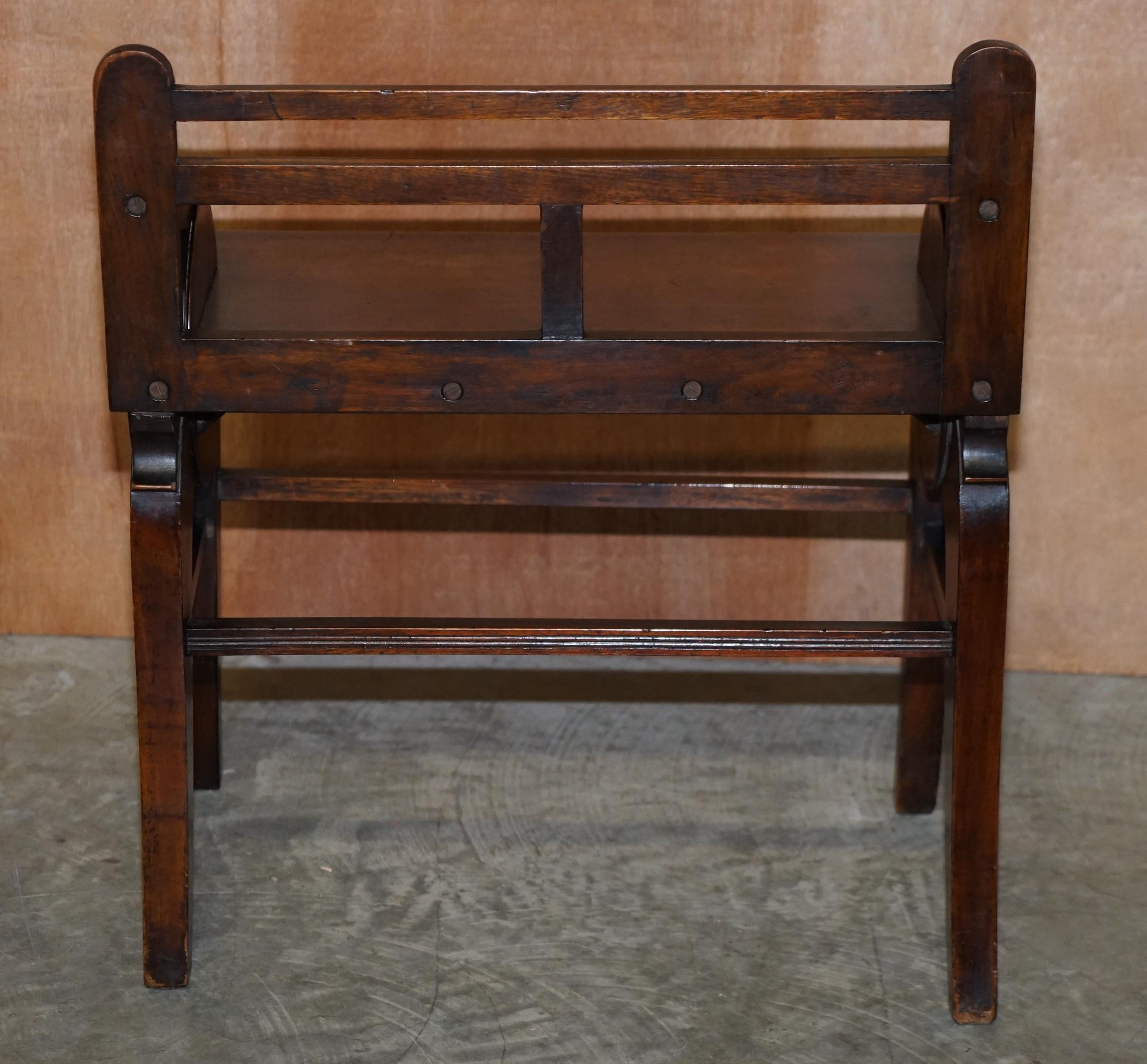 Antica panca da sala Jas Shoolbred con supporti in ottone e telaio in noce del 1890 circa in vendita 6