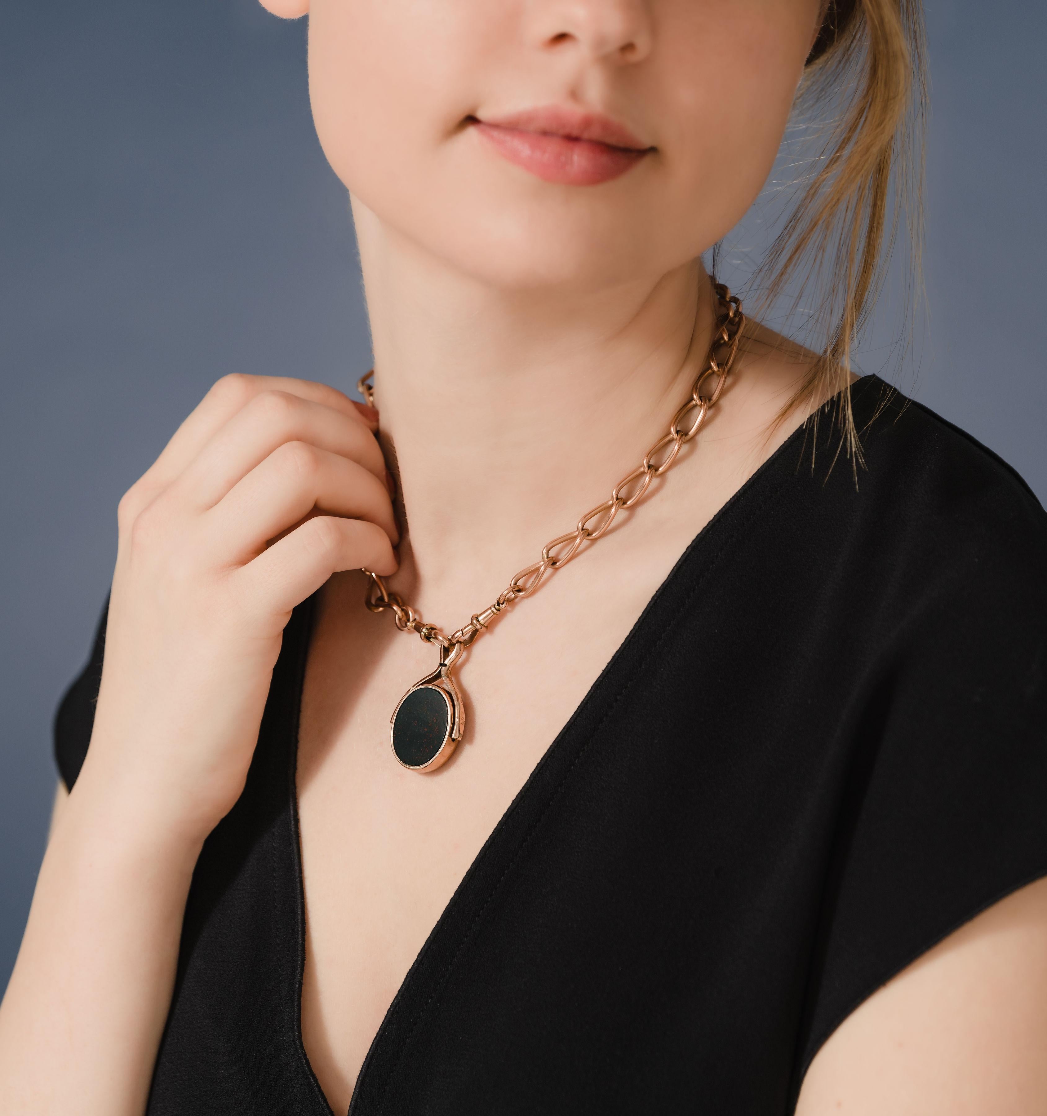 Antique jasper and Bloodstone spinner pendant necklace In Good Condition For Sale In London, GB