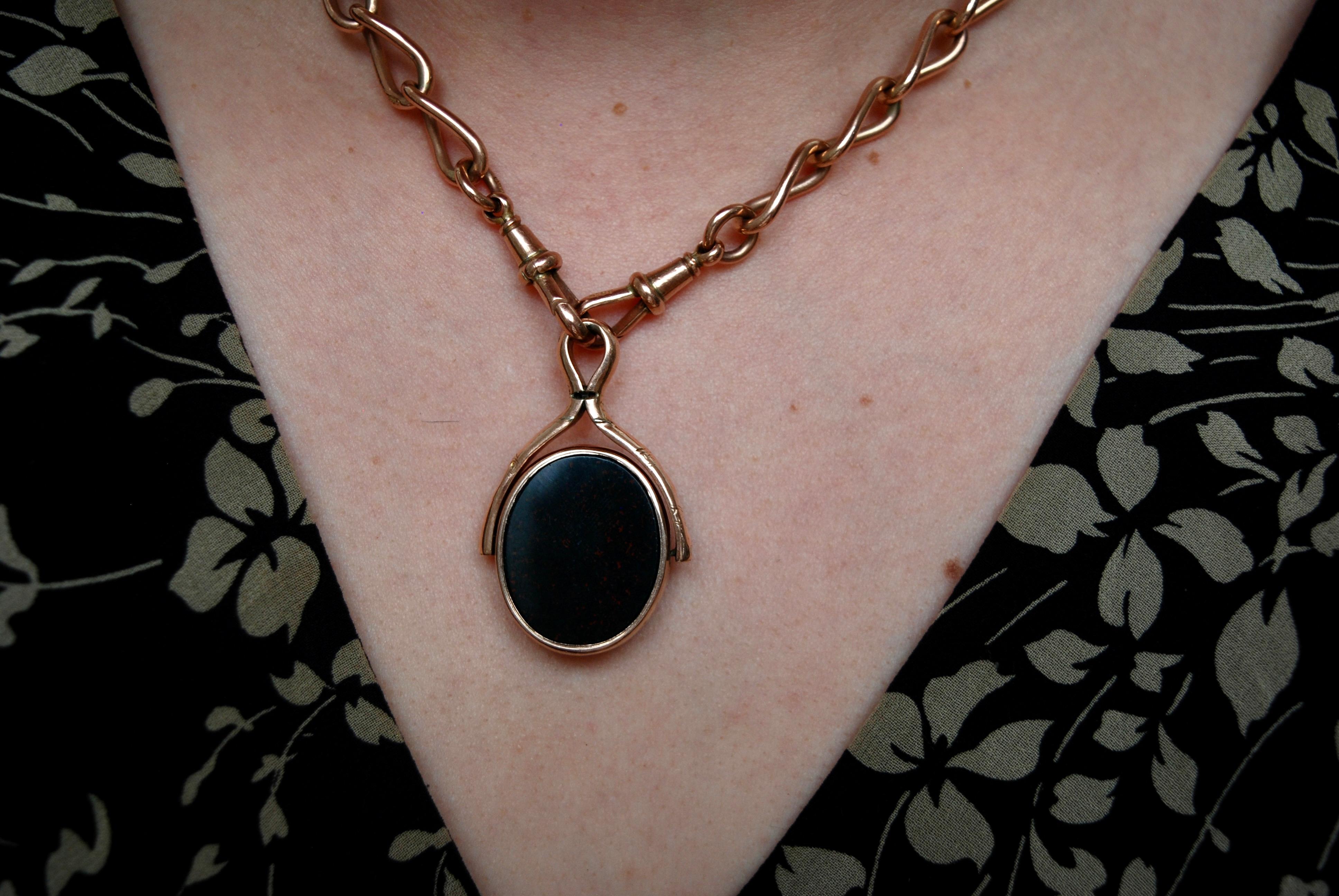 Antique jasper and Bloodstone spinner pendant necklace For Sale 1