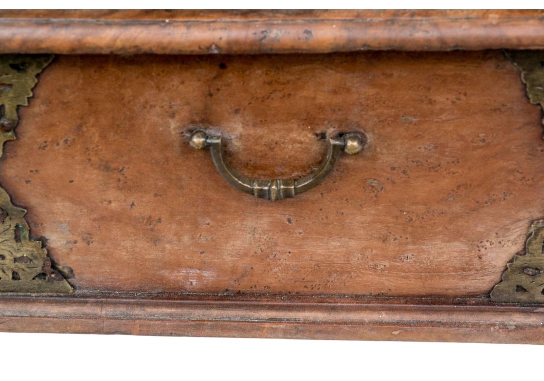 XIXe siècle Ancienne boîte à documents en loupe de teck de Java Indonésie Circa Fin 19ème - 20ème siècle en vente