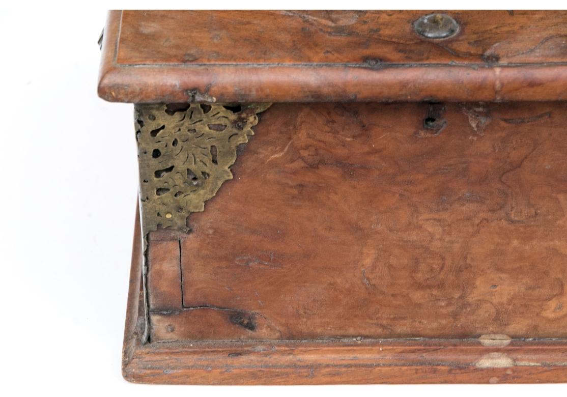 Ancienne boîte à documents en loupe de teck de Java Indonésie Circa Fin 19ème - 20ème siècle en vente 1