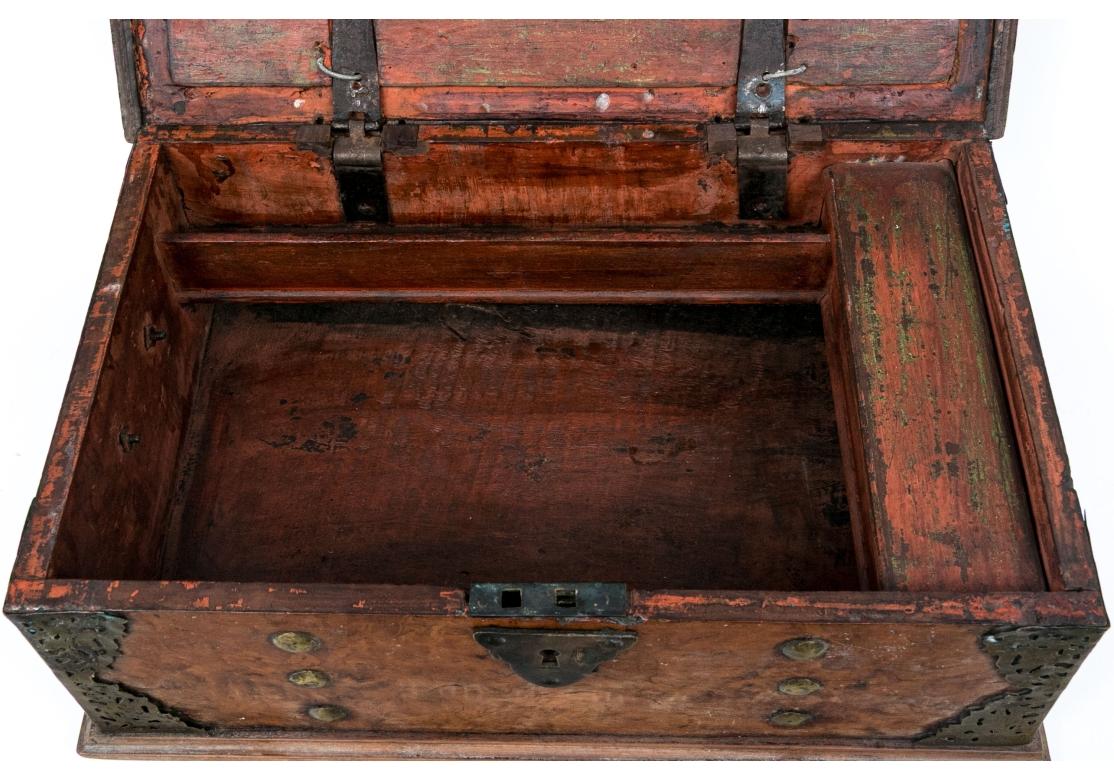 Ancienne boîte à documents en loupe de teck de Java Indonésie Circa Fin 19ème - 20ème siècle en vente 2