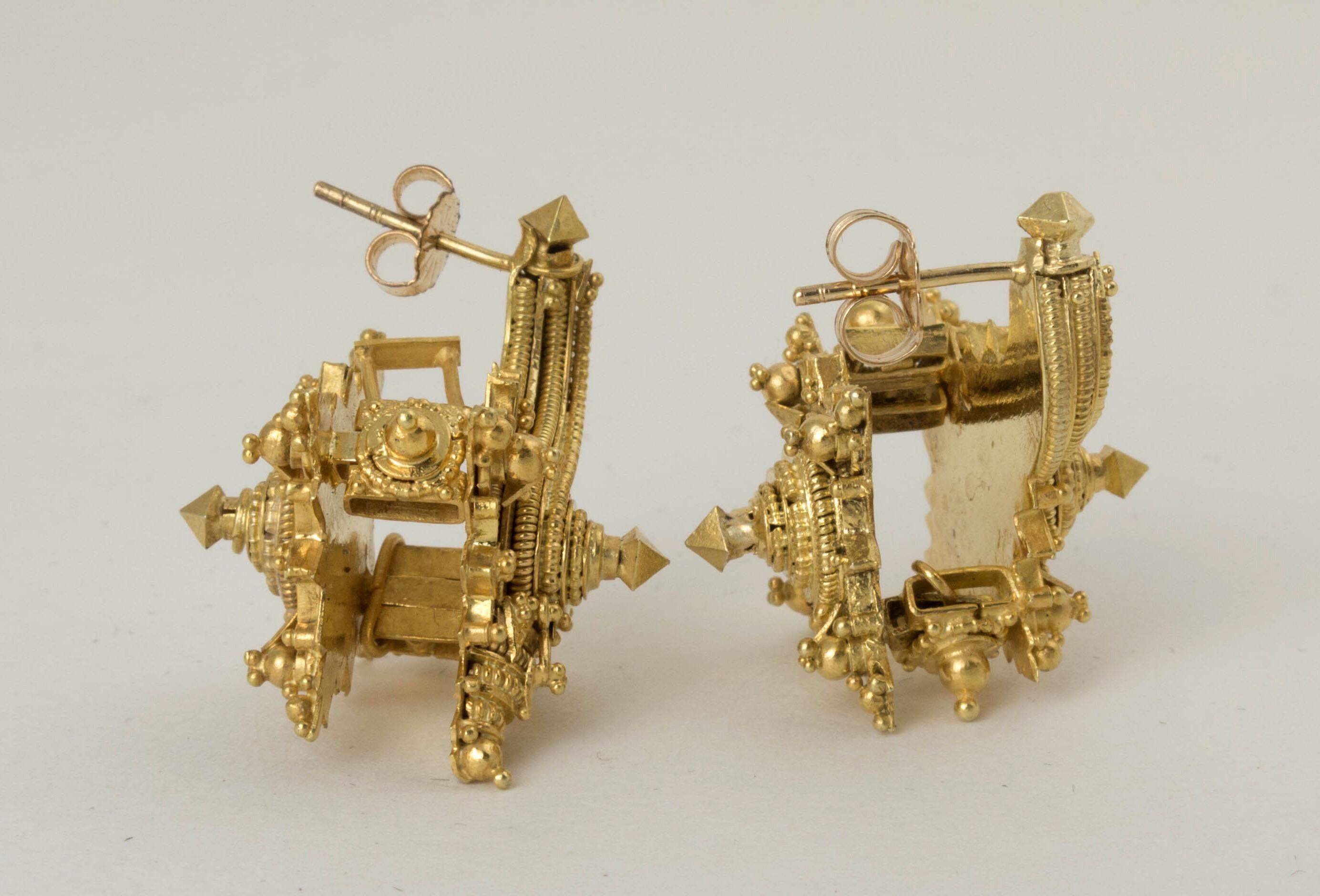 Antique Javanese 22k Gold Conch Shaped Earrings, 10th-15th Century, Indonesia For Sale 3