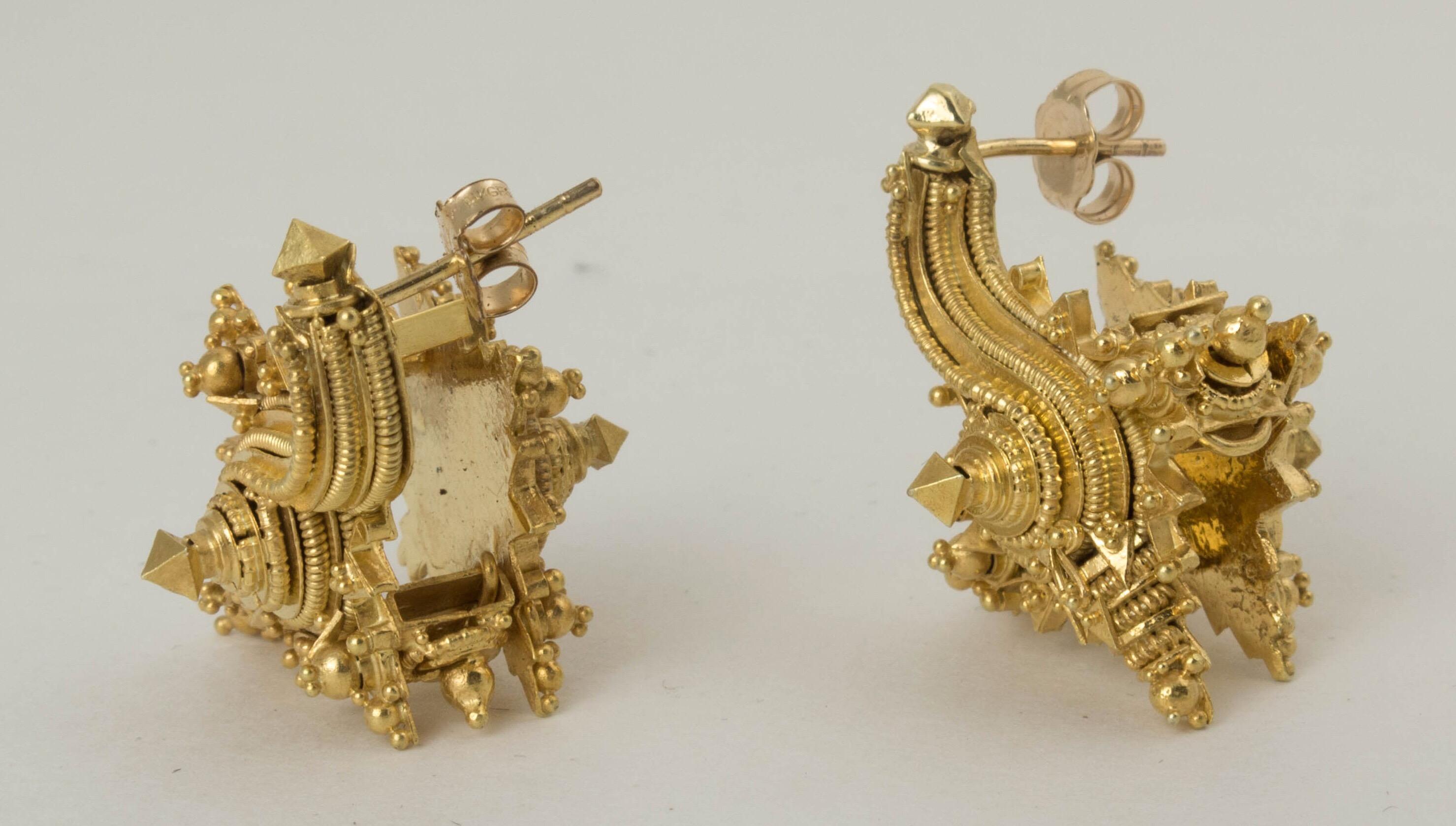 Antike Javanische 22 Karat Gold-Ohrringe in Form einer Kugel, 10.-15. Jahrhundert, Indonesien für Damen oder Herren im Angebot