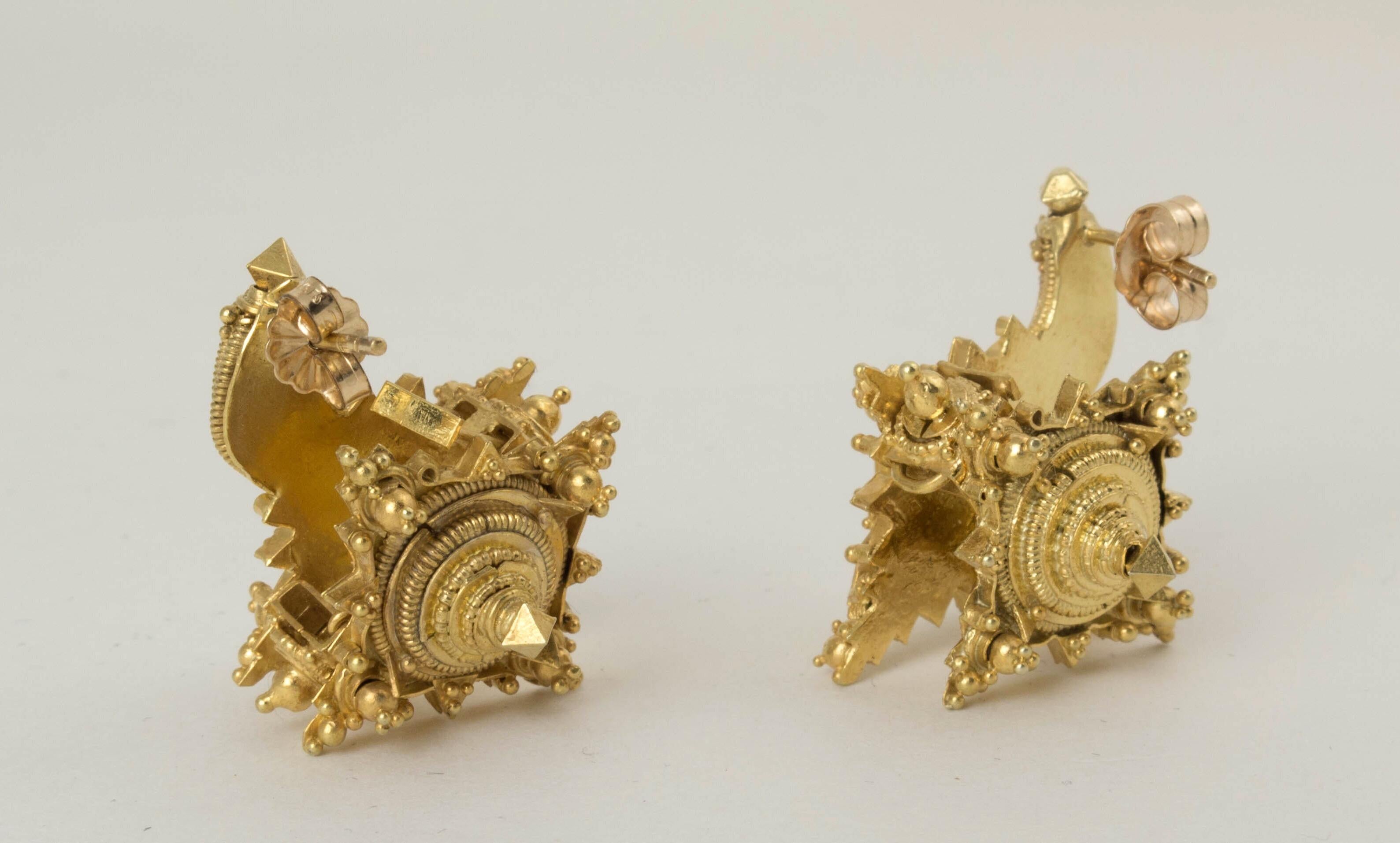 Antique Javanese 22k Gold Conch Shaped Earrings, 10th-15th Century, Indonesia In Good Condition For Sale In Austin, TX
