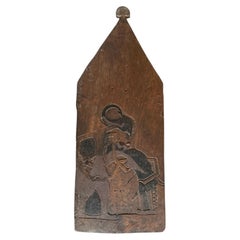 Panel de madera antiguo de Java, tallado a mano al estilo «wayang», que representa una figura de marioneta de sombras