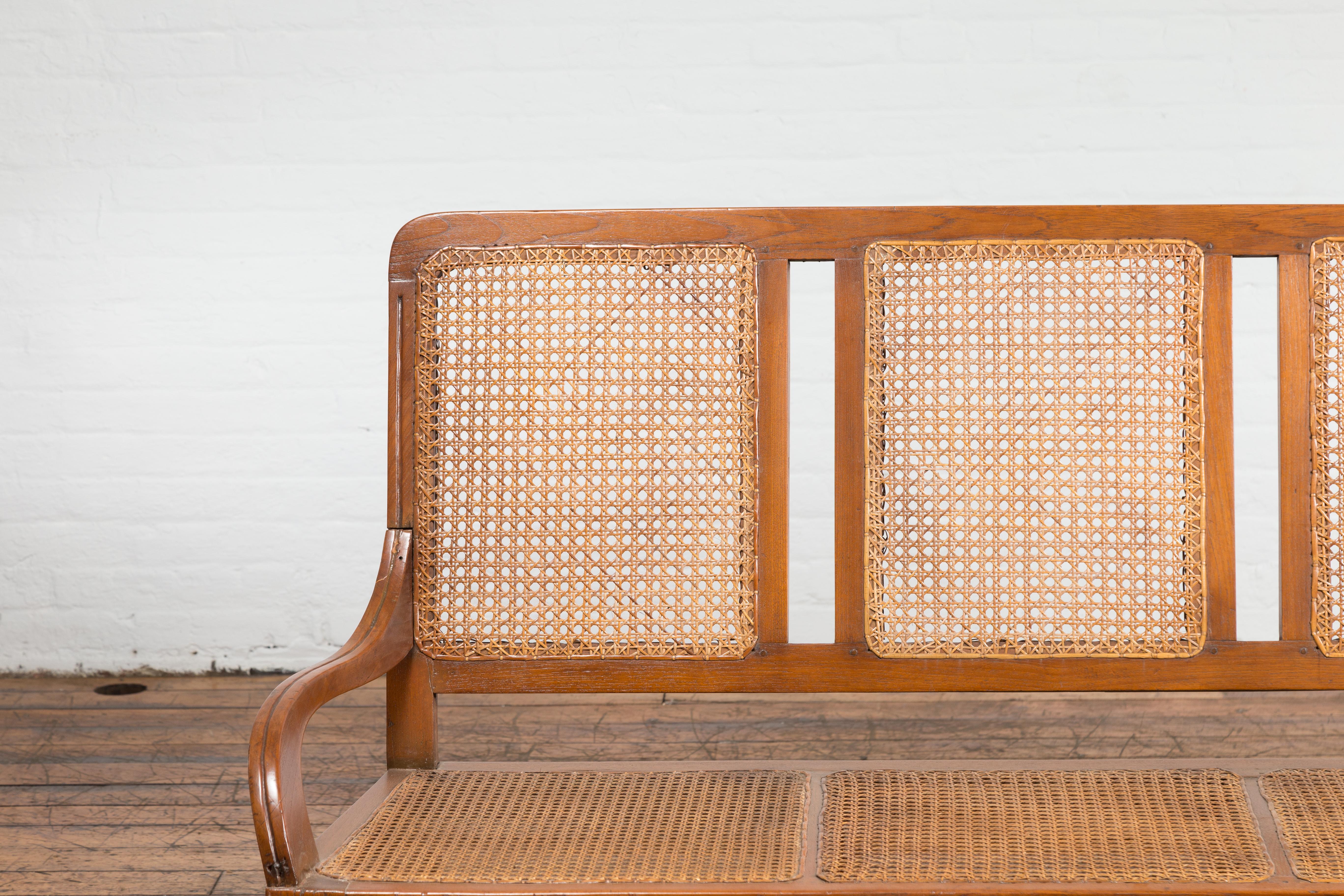 Woven Rattan Antique Settee In Good Condition For Sale In Yonkers, NY