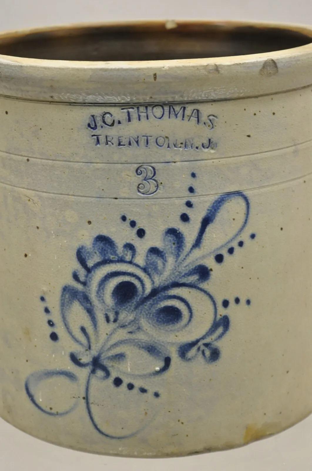 Antike J.C. Thomas Trenton NJ, 3 Gallon Steingut-Krugtopf, kobaltblaue Blume (Primitiv) im Angebot