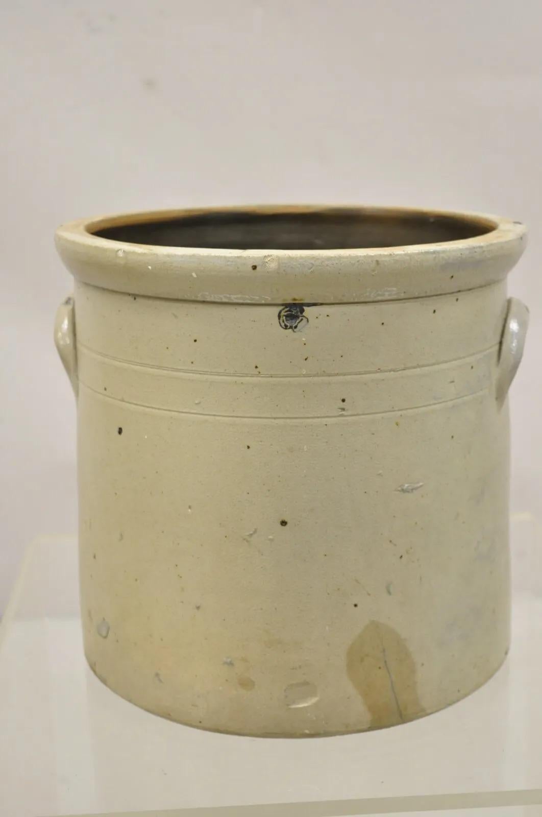 Antiquités J.C. Pot de rocaille Thomas Trenton NJ de 3 gallons avec fleur bleu cobalt en vente 1