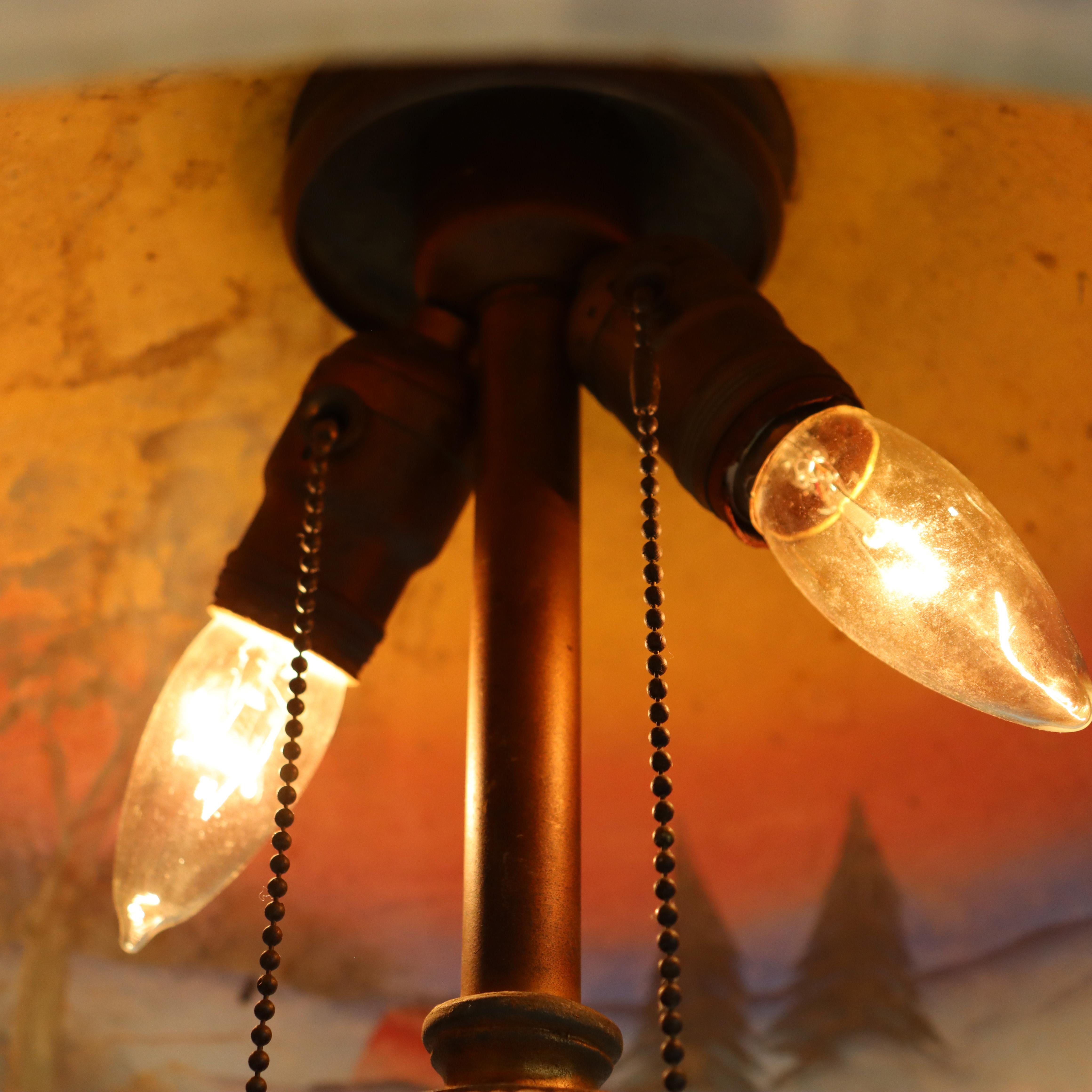 20ième siècle Antique Jefferson Textured Reverse Painted Landscape Table Lamp c1920 en vente