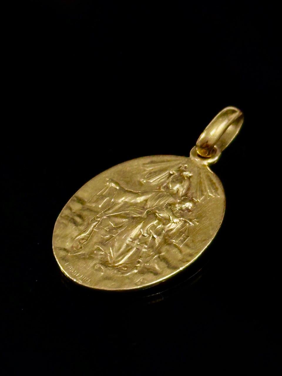 Antique Jesus Christ Virgin Mary Pendant 18 ct Yellow Gold Art Nouveau Lasserre 2