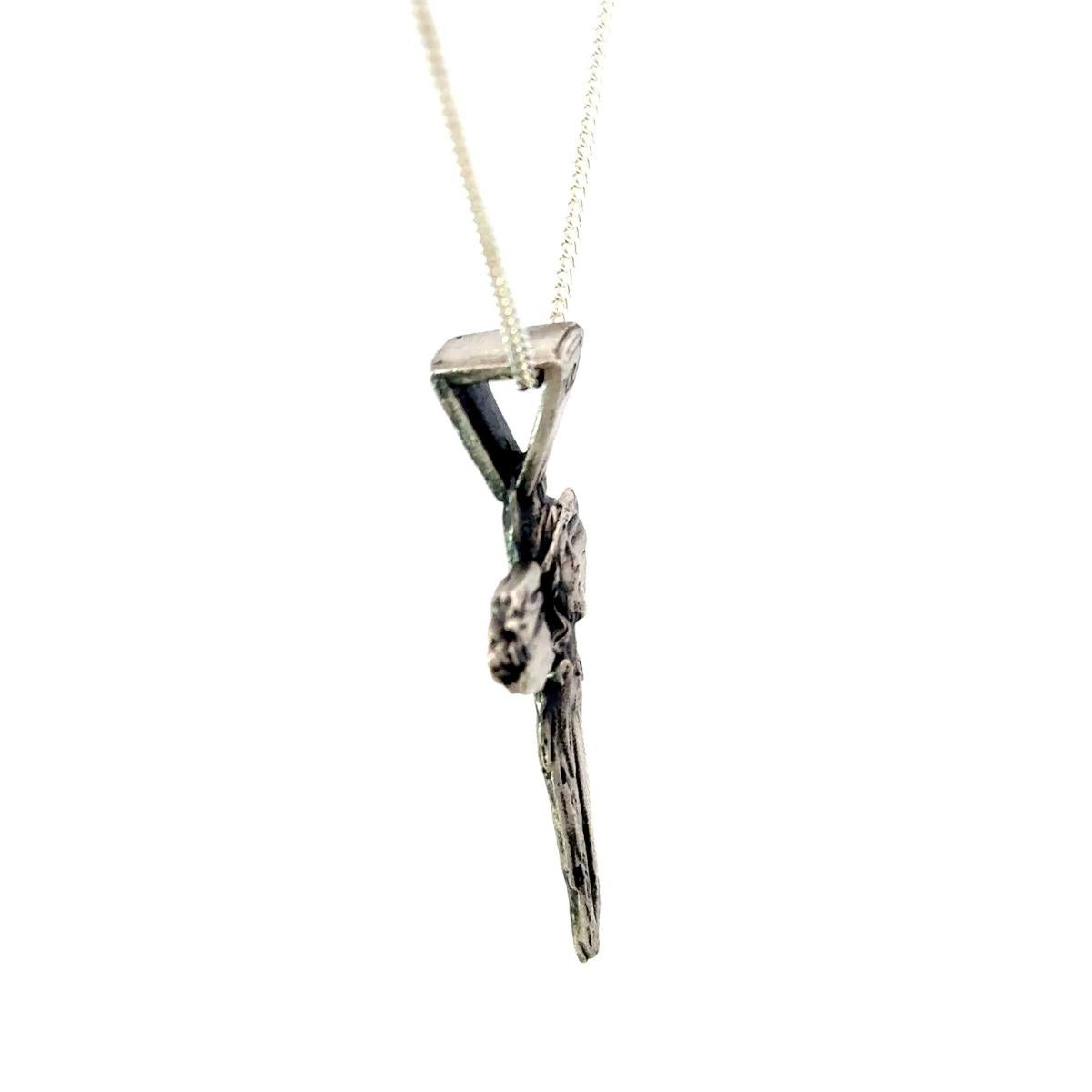 Antico ciondolo cattolico con Gesù in croce realizzato in argento sterling 925 in vendita 2