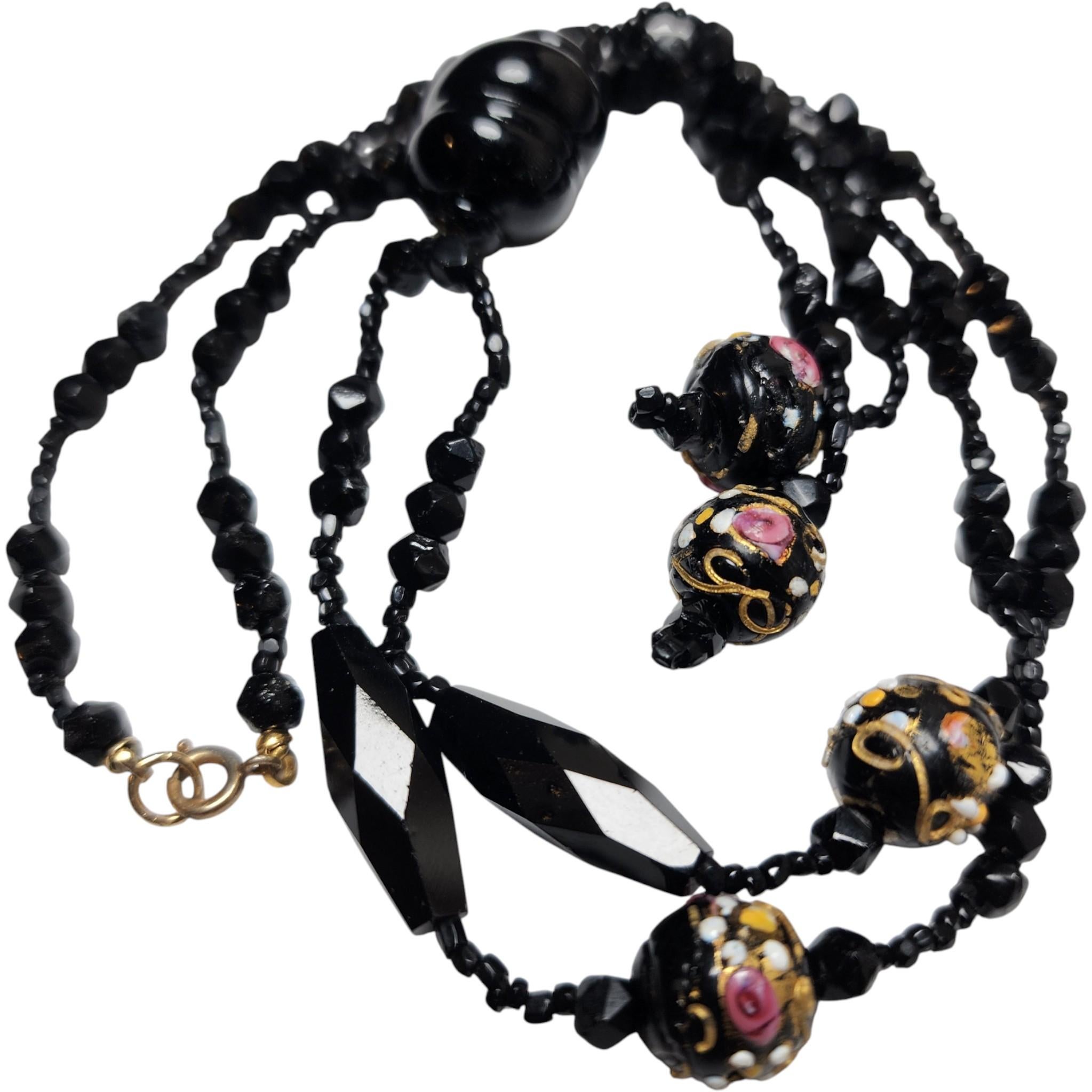 Art Déco Collana a Y con getto antico e perline cloisonné con chiusura in oro in vendita