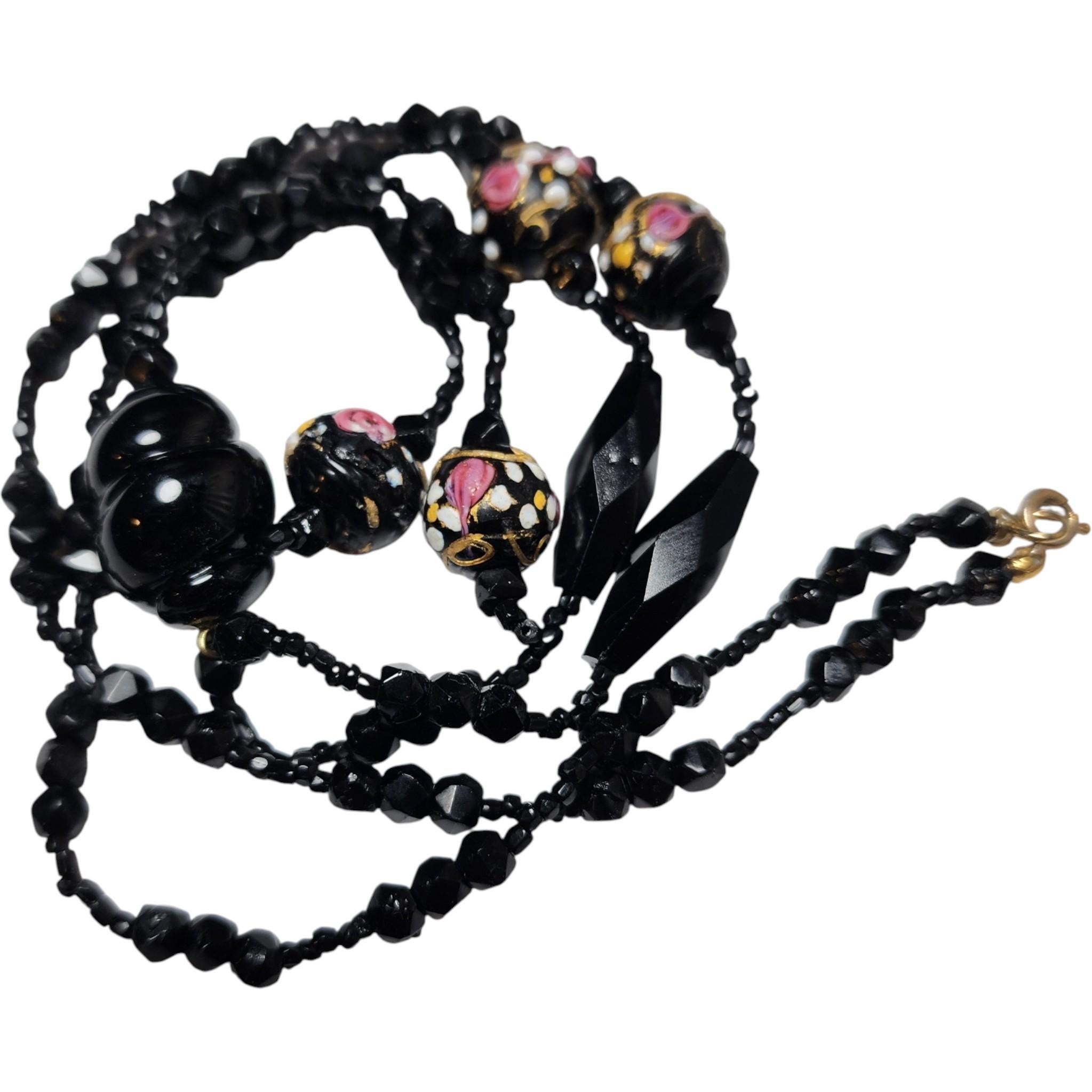 Cabochon Collana a Y con getto antico e perline cloisonné con chiusura in oro in vendita