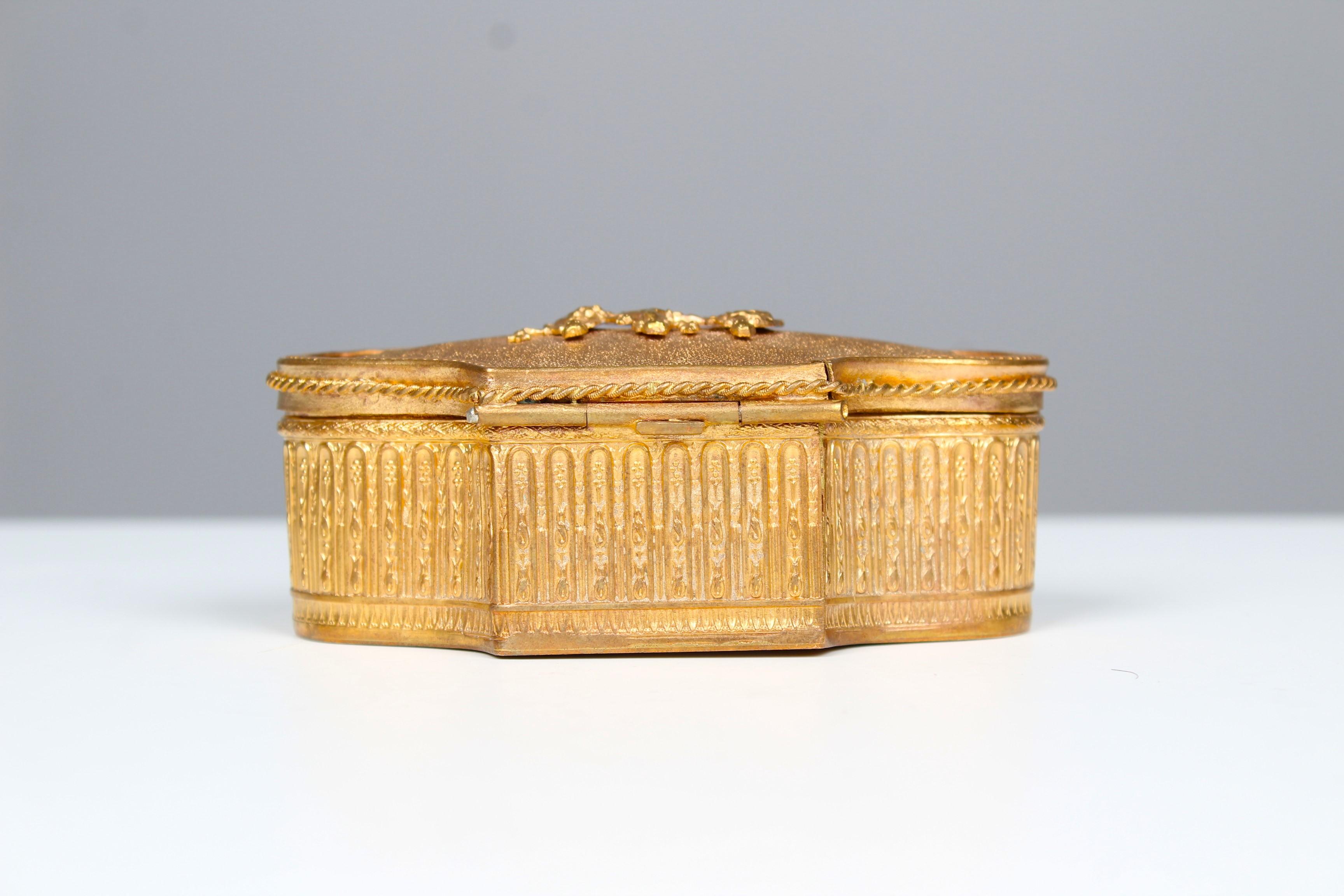 XIXe siècle Boîte à bijoux ancienne, 1880s, France, Bronze Dorée, Laiton doré, Société Parisienne en vente