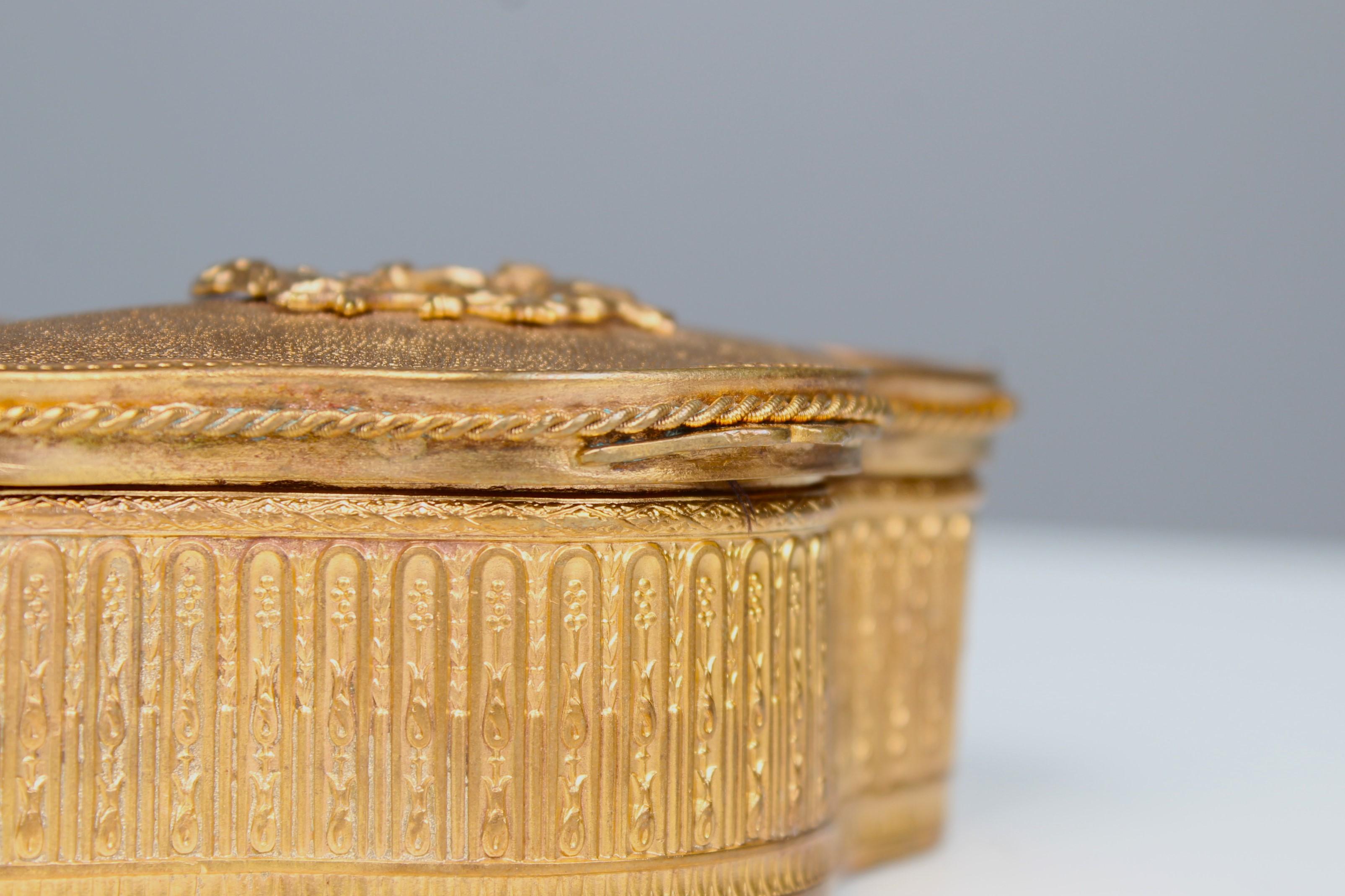 Boîte à bijoux ancienne, 1880s, France, Bronze Dorée, Laiton doré, Société Parisienne en vente 1