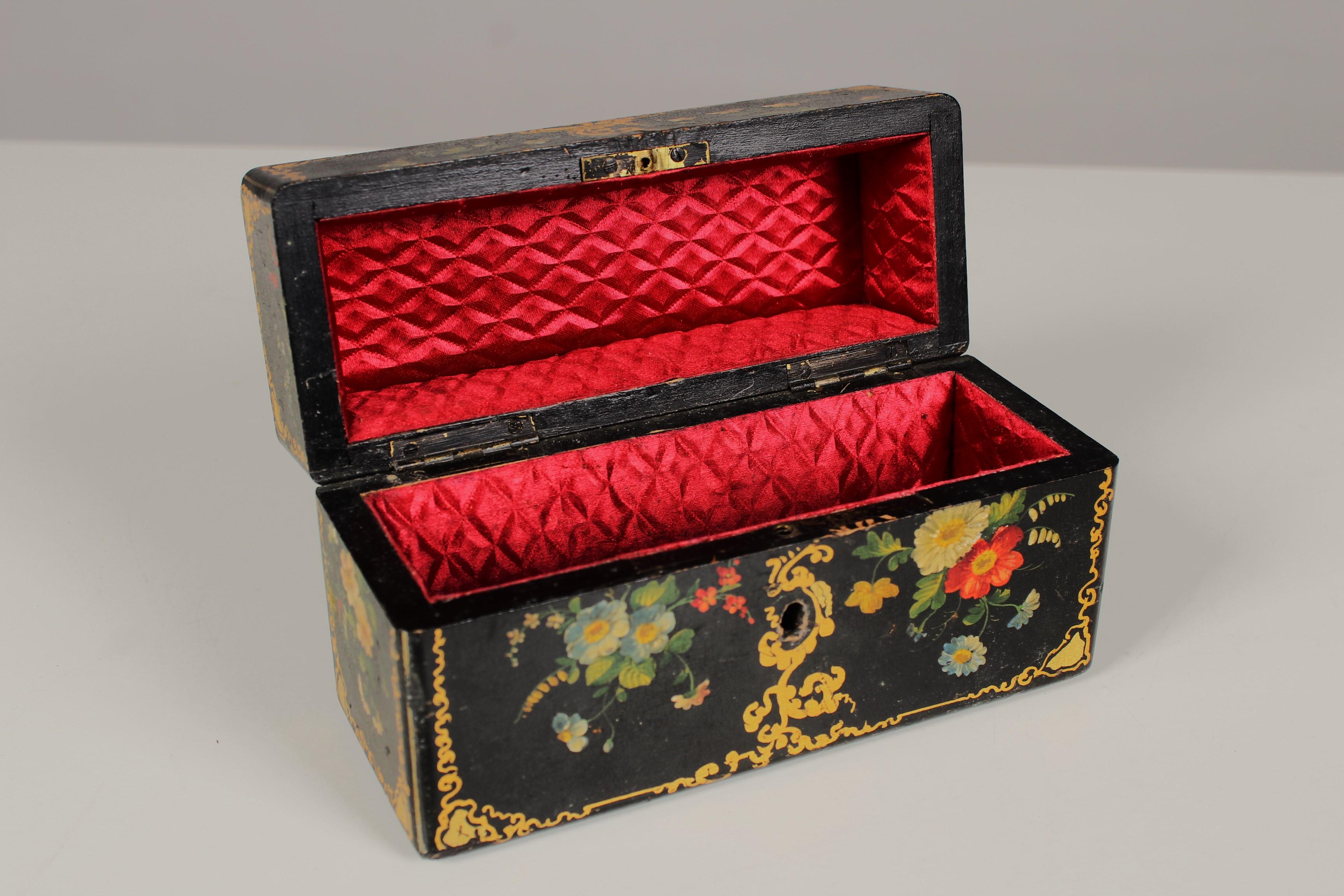 A special unique piece! Hand-painted, probably from France, late 19th century.
Beautiful floral patterns in colorful and golden paint.