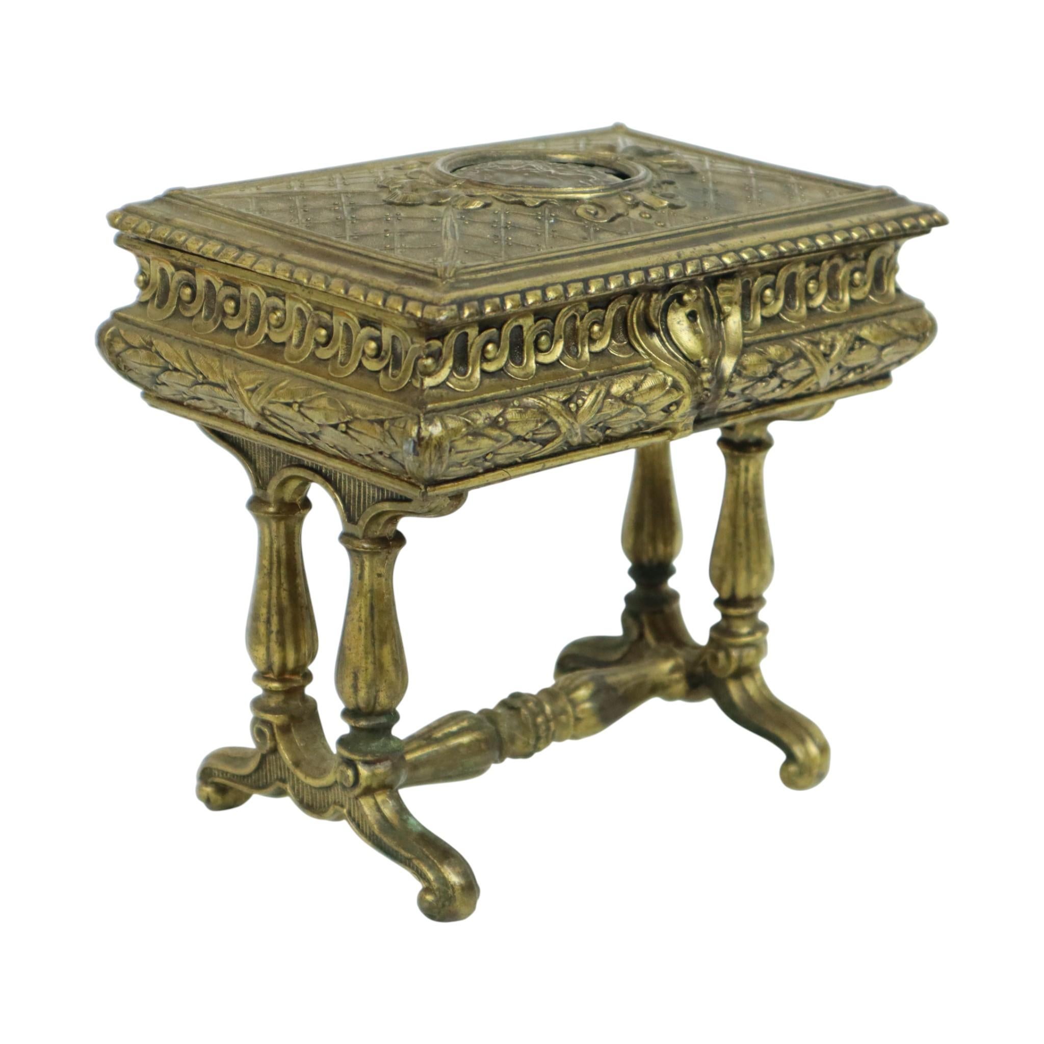 Antikes Schmuckkästchen Jewels Bronze Farbiges Metall Frankreich (Art nouveau) im Angebot