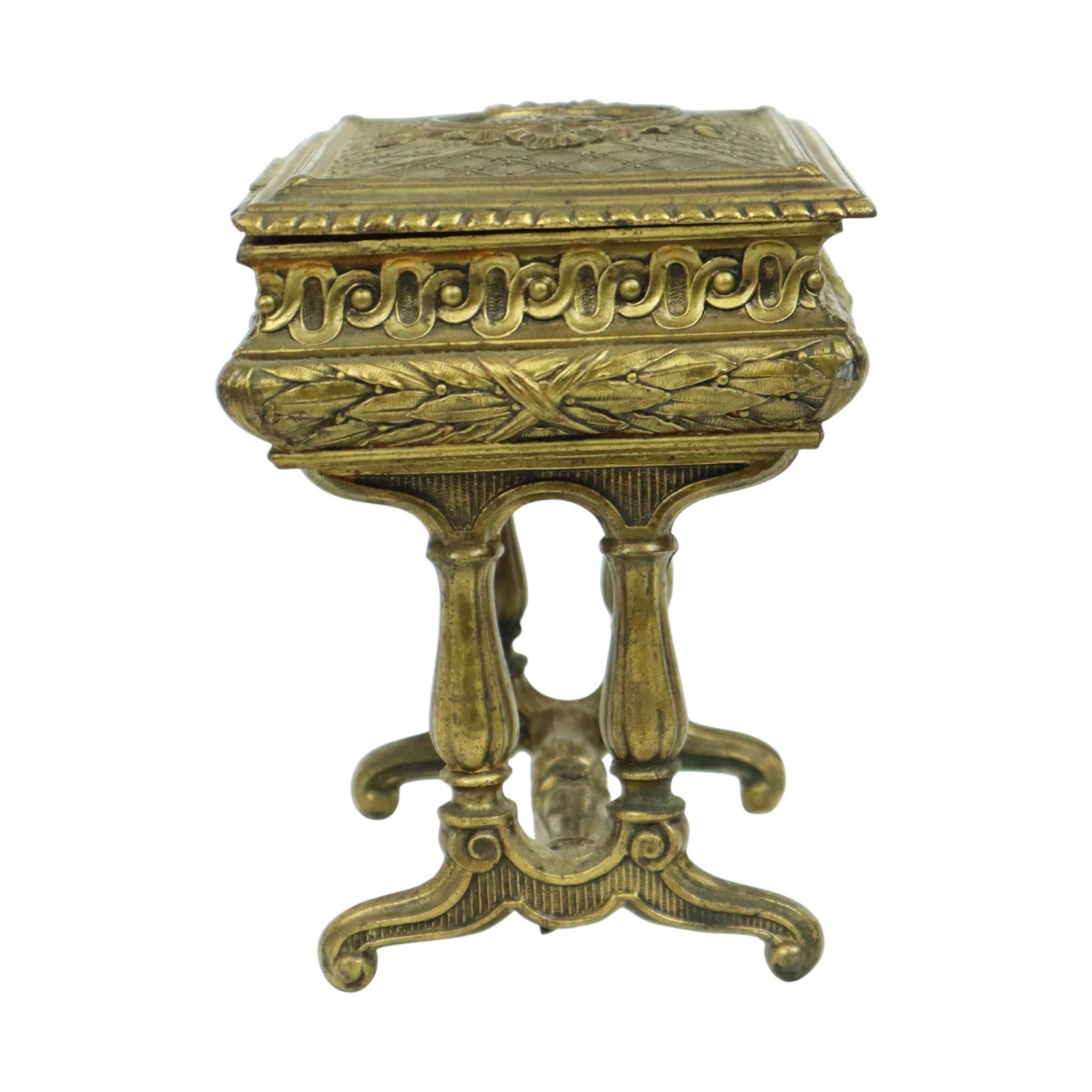 Antikes Schmuckkästchen Jewels Bronze Farbiges Metall Frankreich im Zustand „Relativ gut“ im Angebot in Poperinge, BE