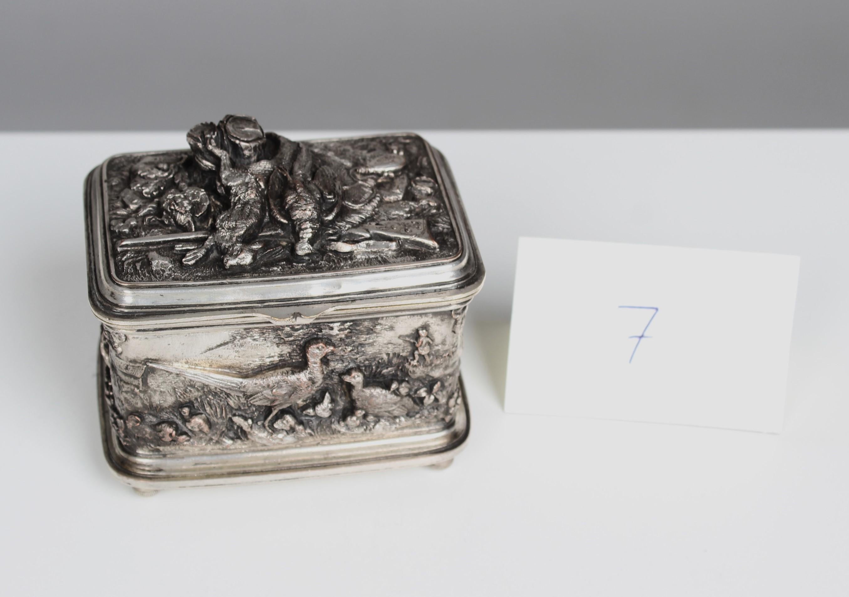 Boîte à bijoux ancienne « La chasse », années 1910, argentée, Art nouveau, artisanat du fer en vente 5
