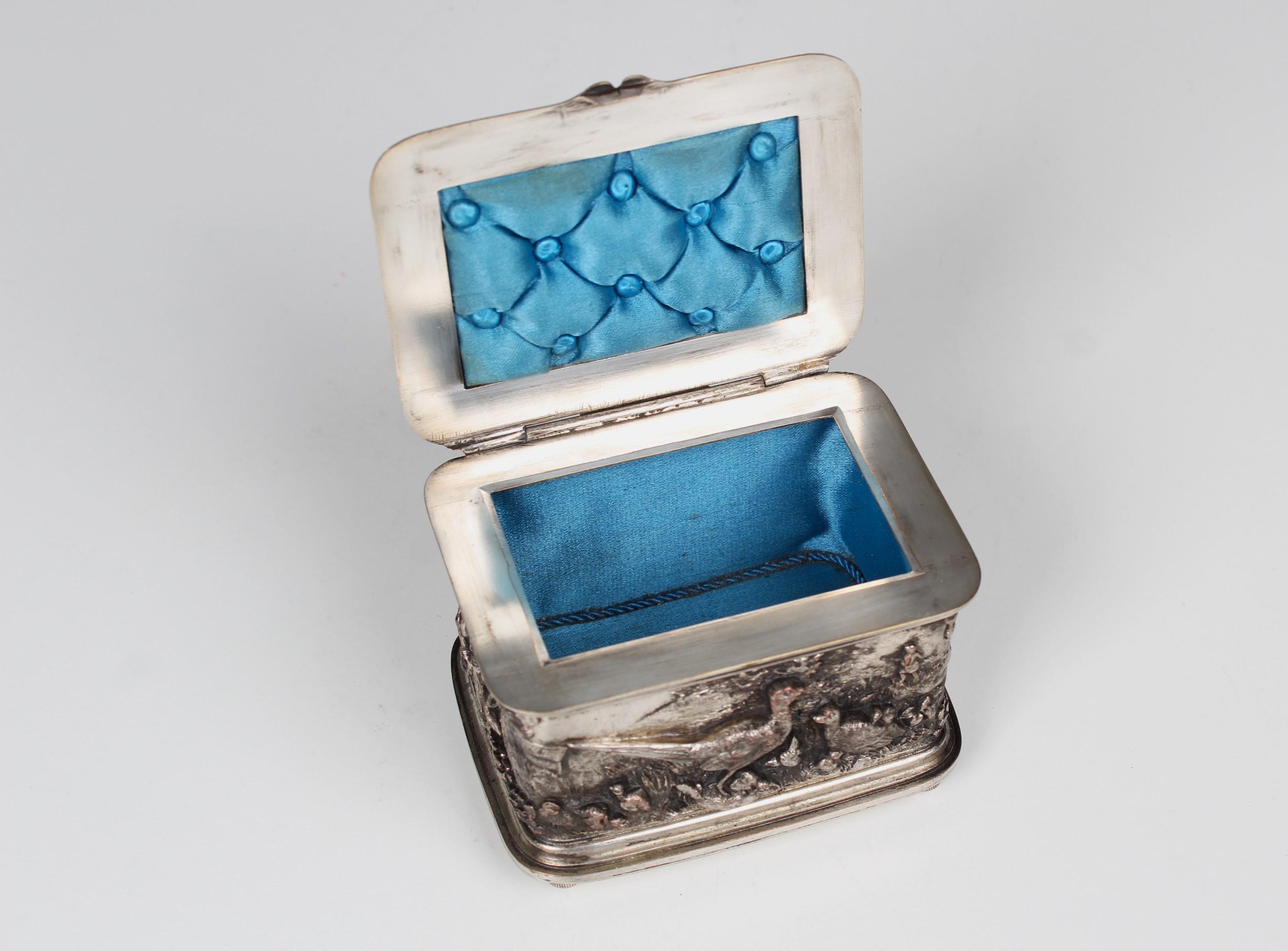 Fer Boîte à bijoux ancienne « La chasse », années 1910, argentée, Art nouveau, artisanat du fer en vente