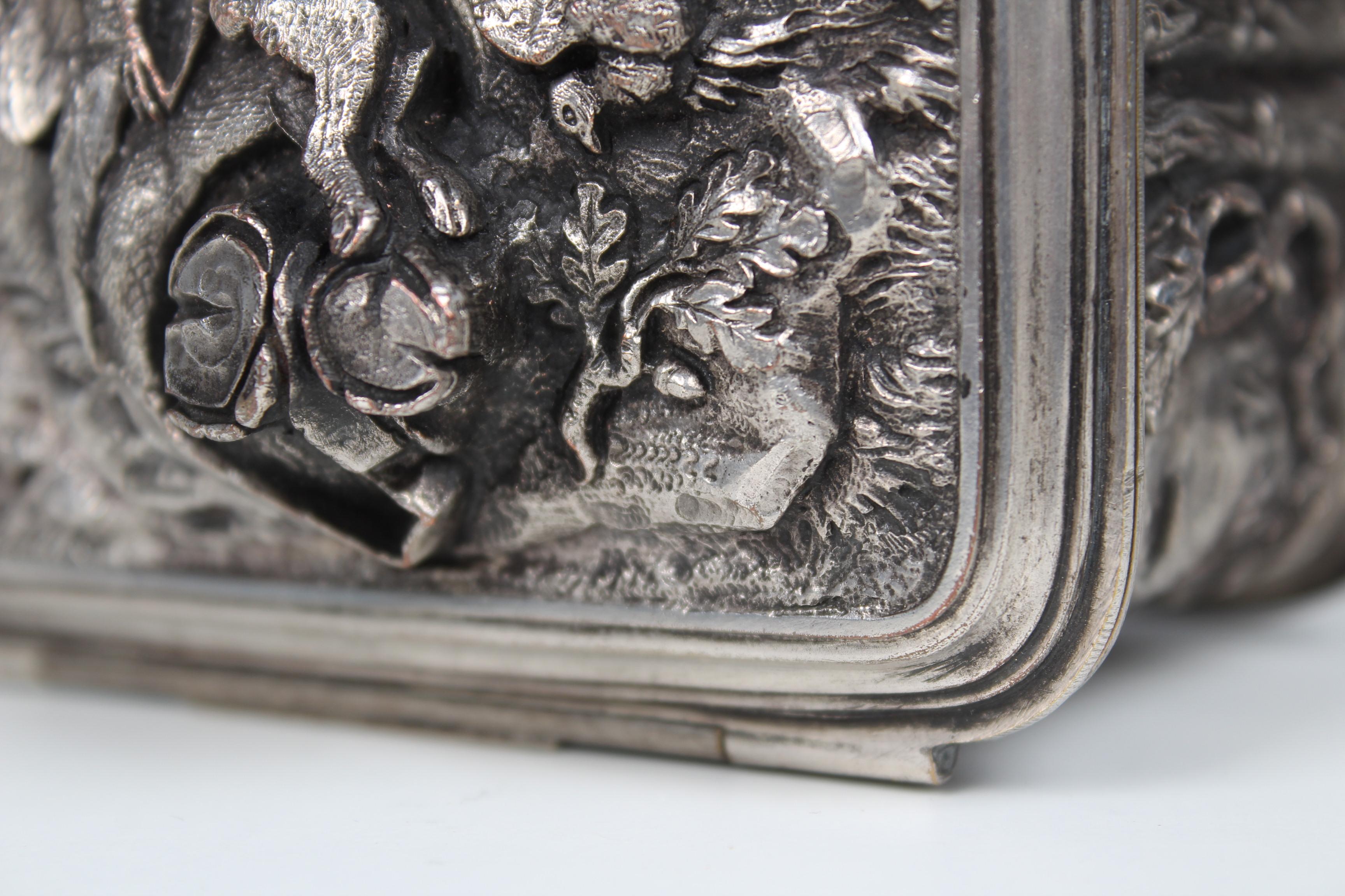 Boîte à bijoux ancienne « La chasse », années 1910, argentée, Art nouveau, artisanat du fer en vente 2